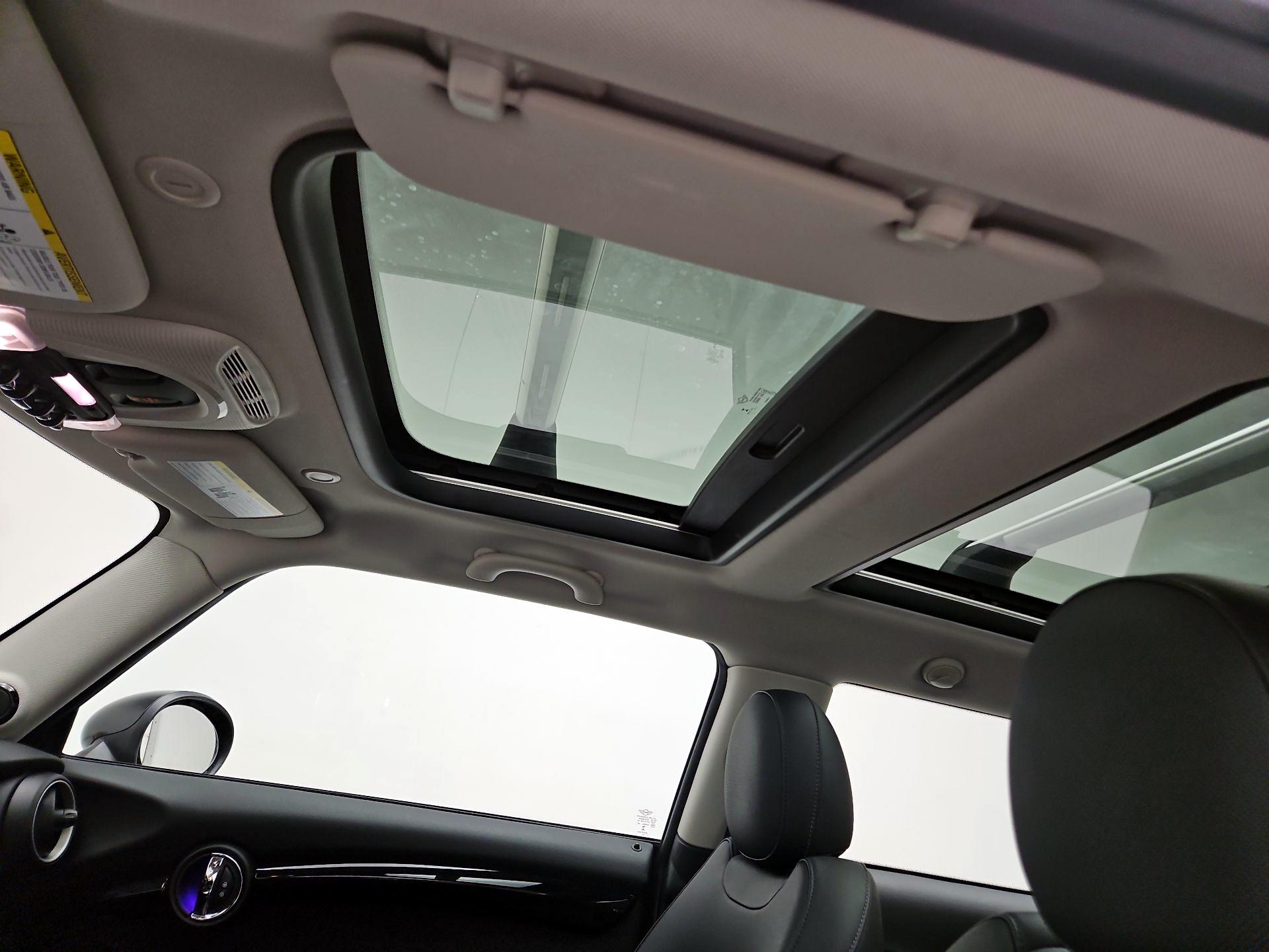 Thumbnail: 2015 MINI Cooper Hardtop - 18