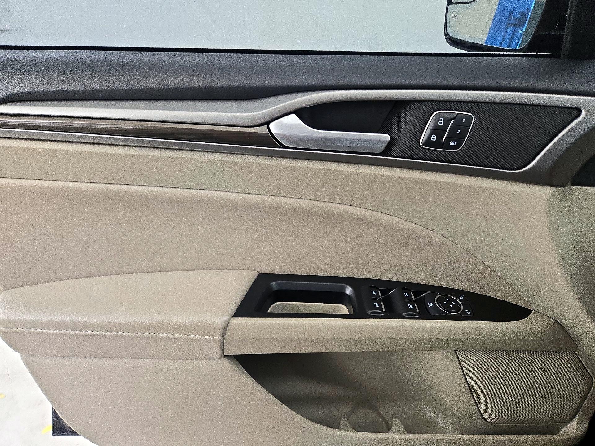 Thumbnail: 2017 Ford Fusion - 12