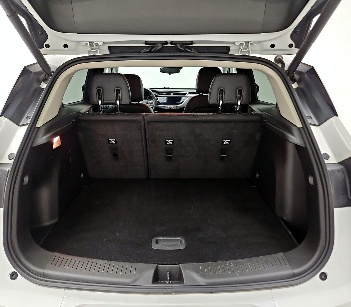 Trunk/Cargo (Seats Up)