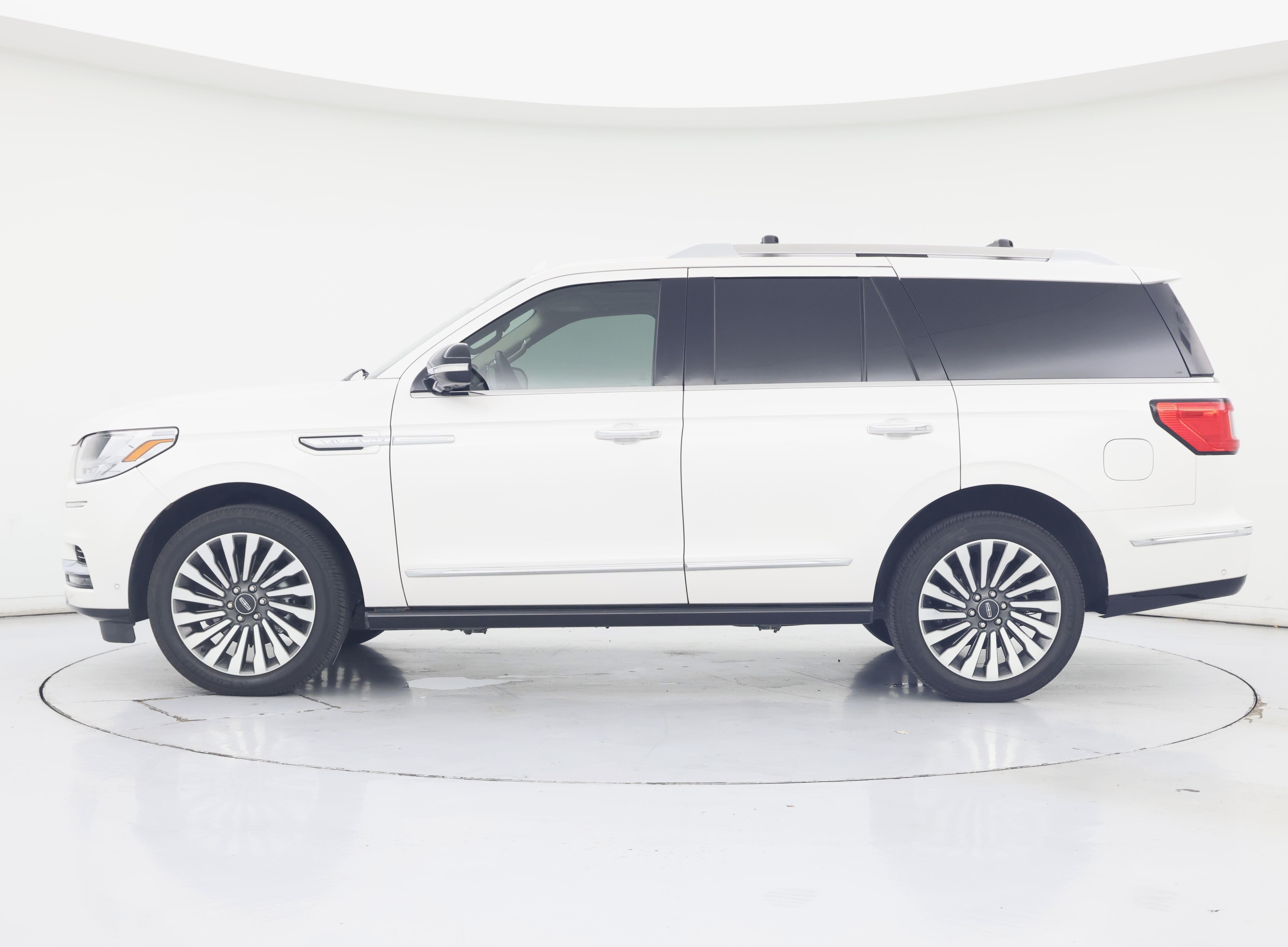 Thumbnail: 2019 Lincoln Navigator - 3