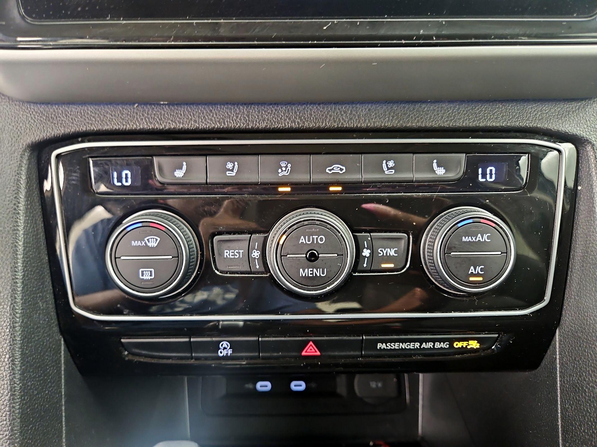 Thumbnail: 2021 Volkswagen Atlas - 17