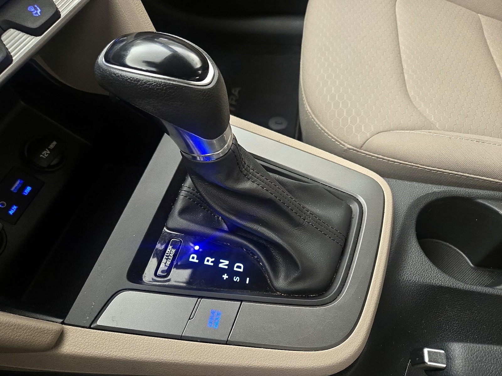 2020 Hyundai Elantra SEL - Photo 18