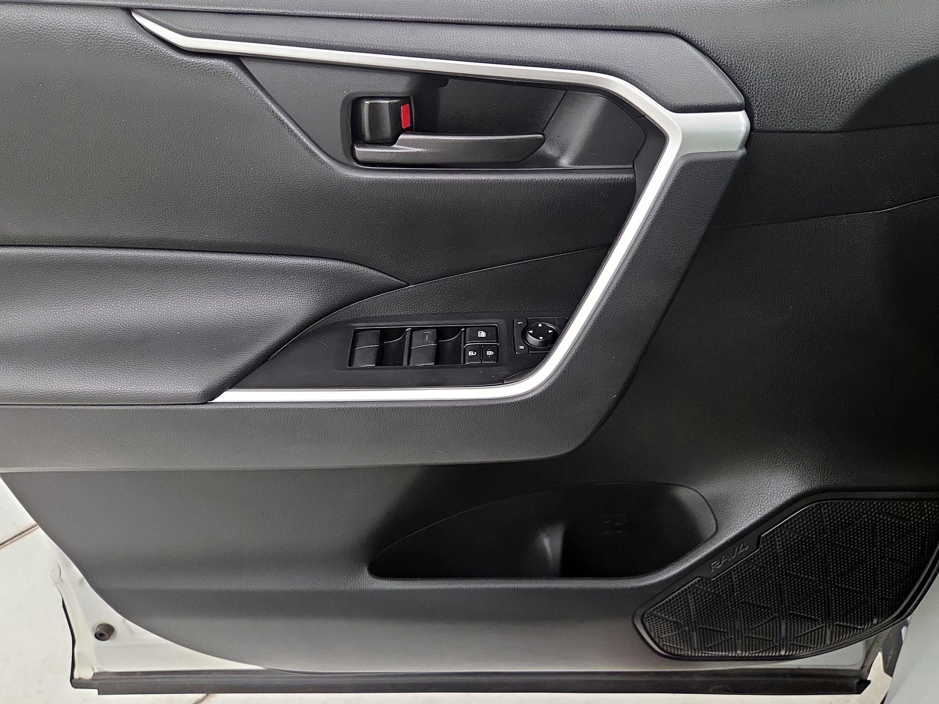 Thumbnail: 2021 Toyota RAV4 - 12