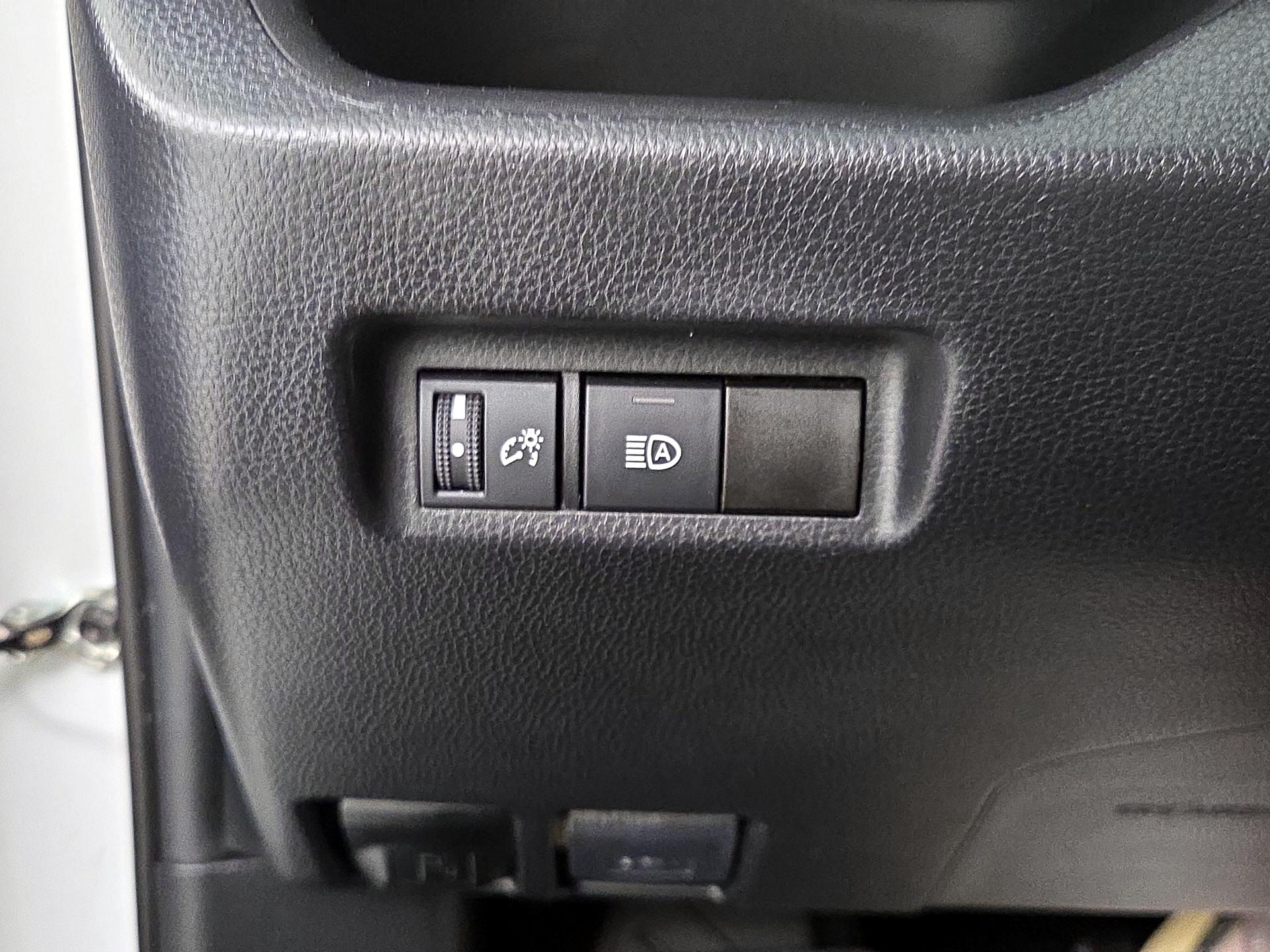 Thumbnail: 2021 Toyota RAV4 - 13