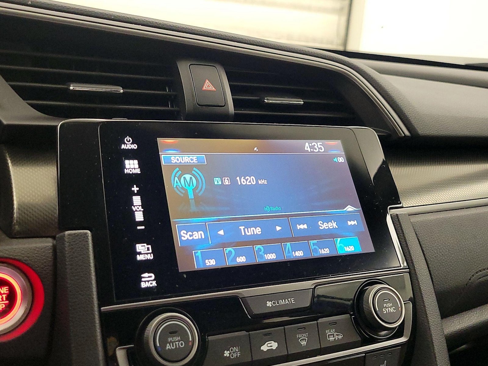 2018 Honda Civic Hatchback EX - Photo 16