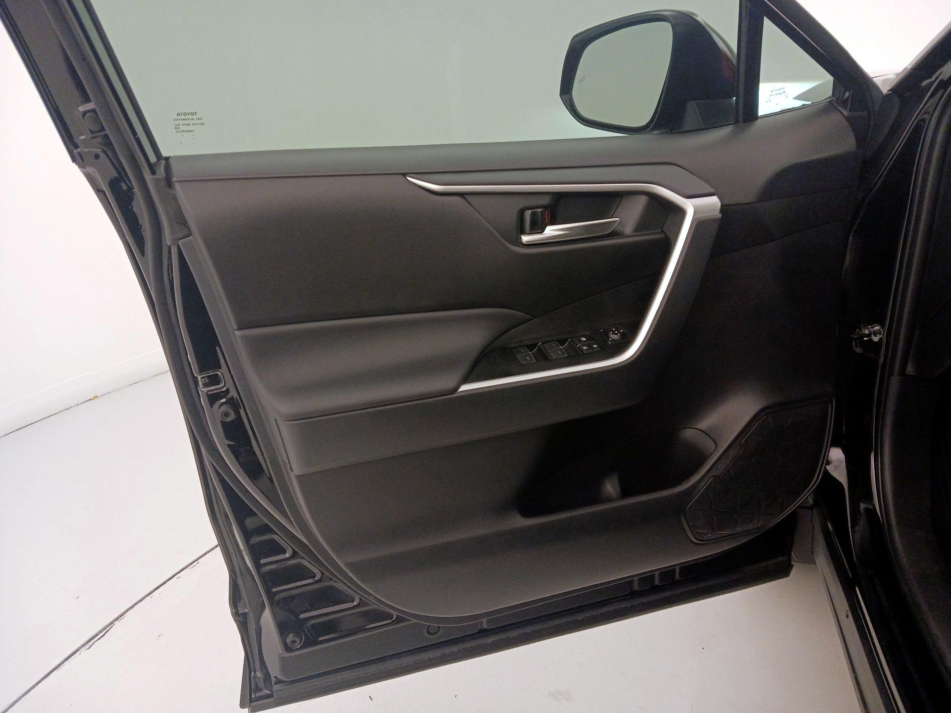 Thumbnail: 2025 Toyota RAV4 - 12