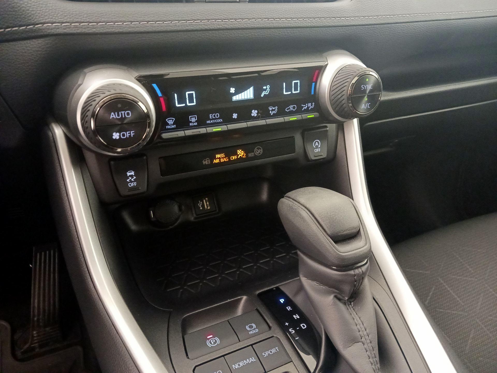 Thumbnail: 2025 Toyota RAV4 - 16