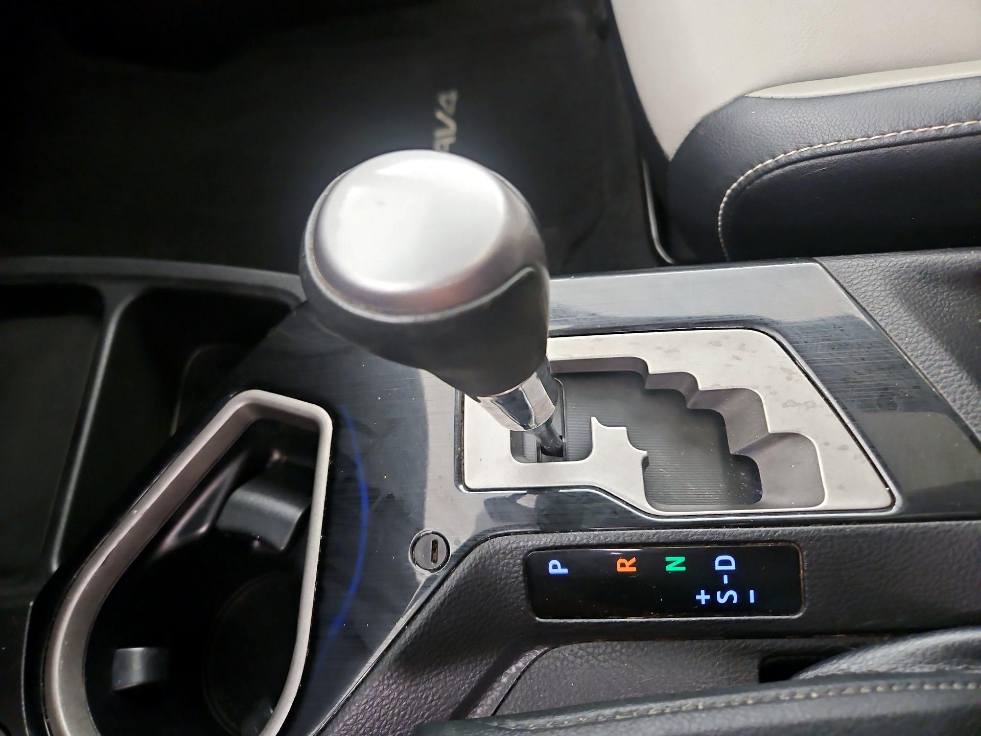 Thumbnail: 2017 Toyota RAV4 - 15