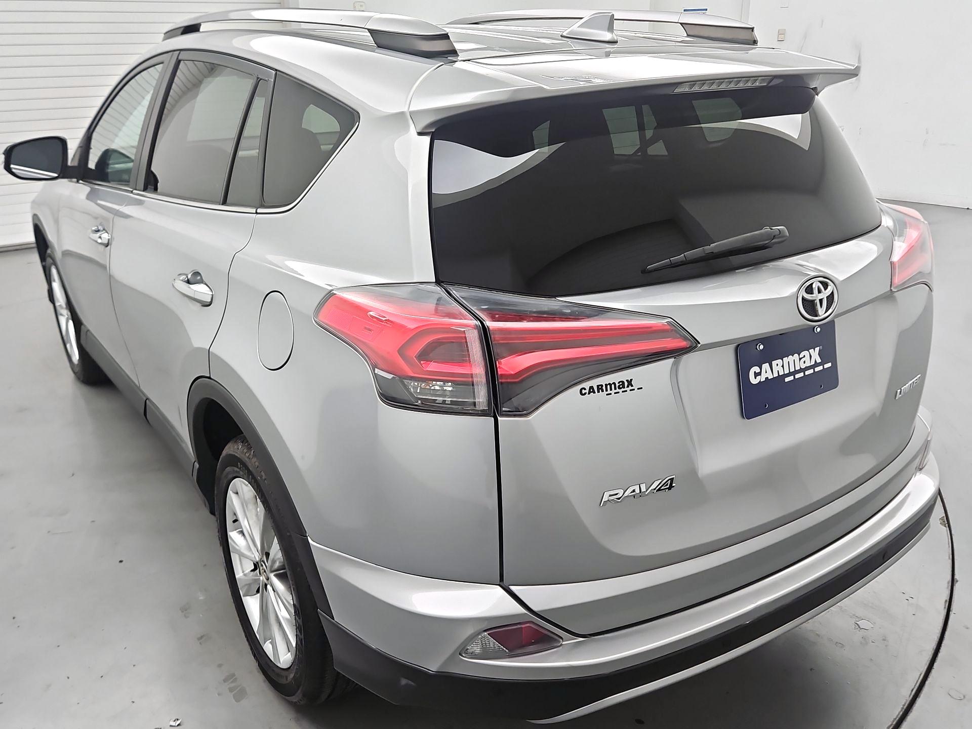 Thumbnail: 2017 Toyota RAV4 - 7