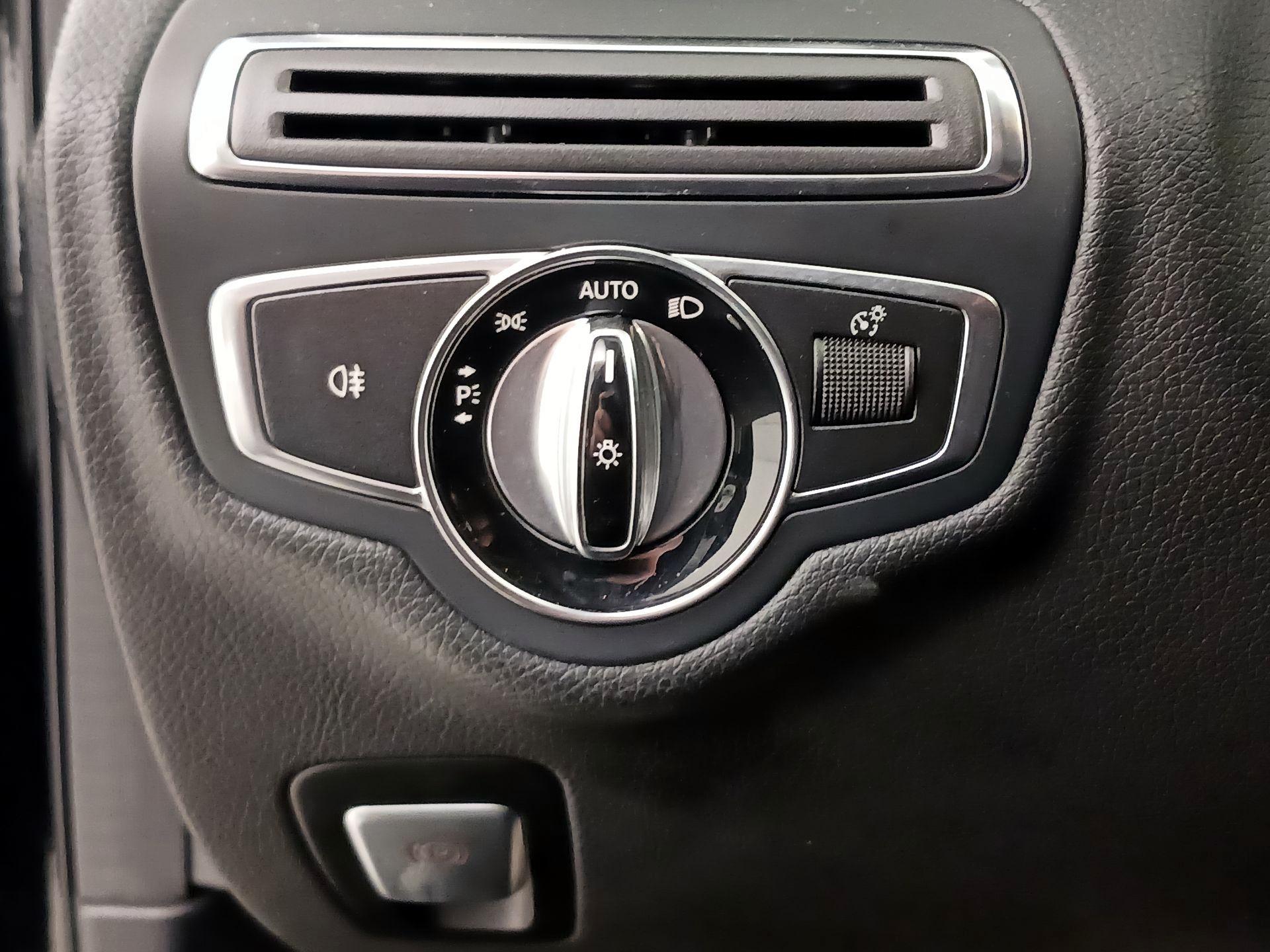 Thumbnail: 2015 Mercedes-Benz C-Class - 13