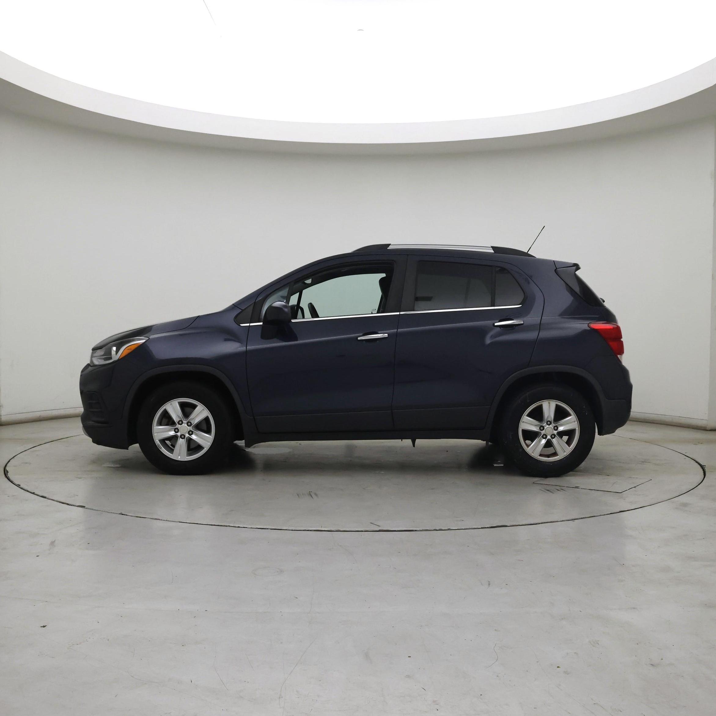 Thumbnail: 2018 Chevrolet Trax - 3