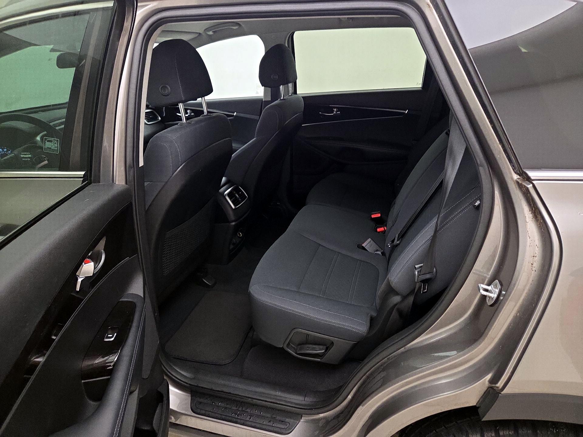 Thumbnail: 2018 Kia Sorento - 19