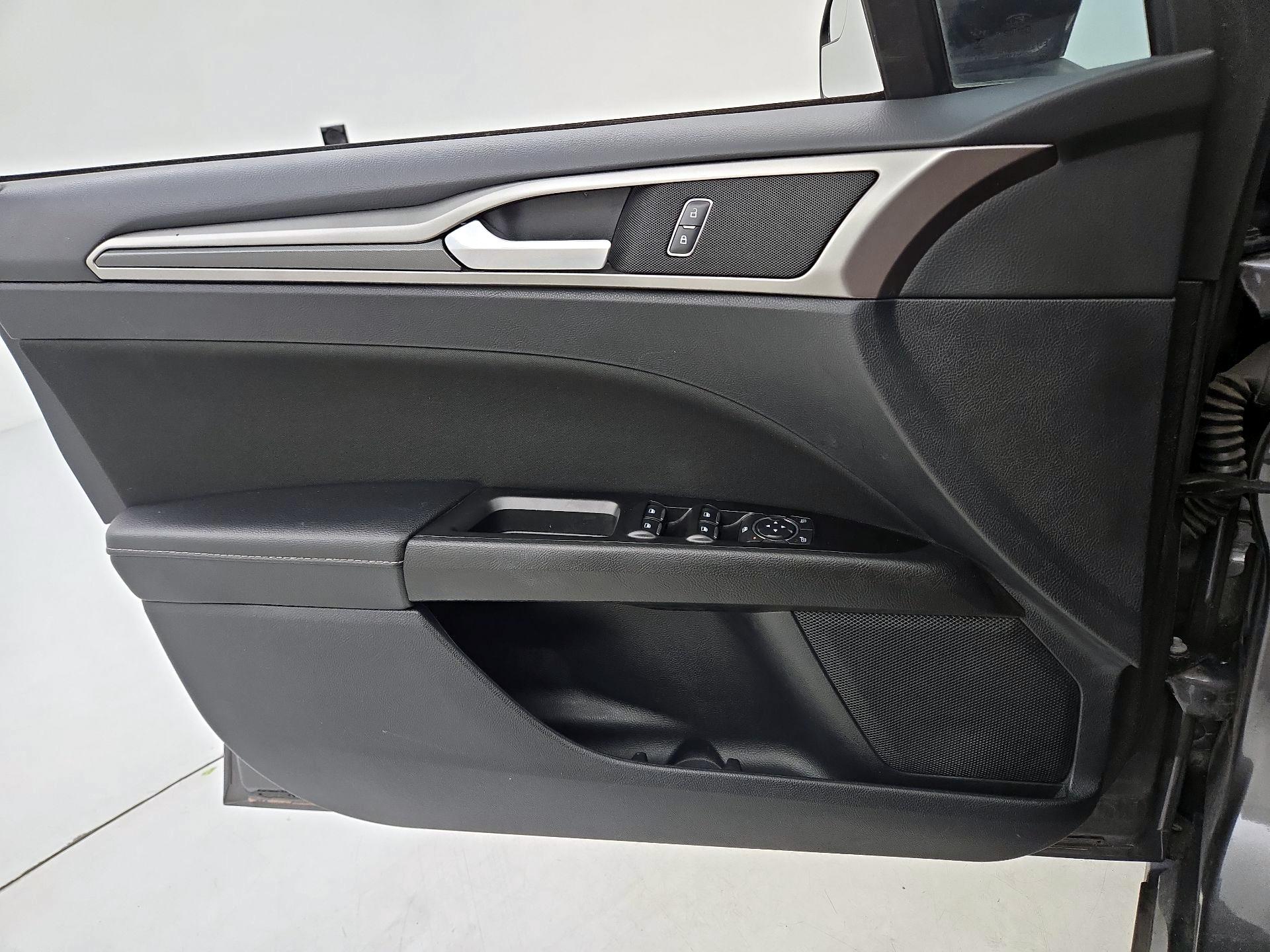 Thumbnail: 2017 Ford Fusion - 12