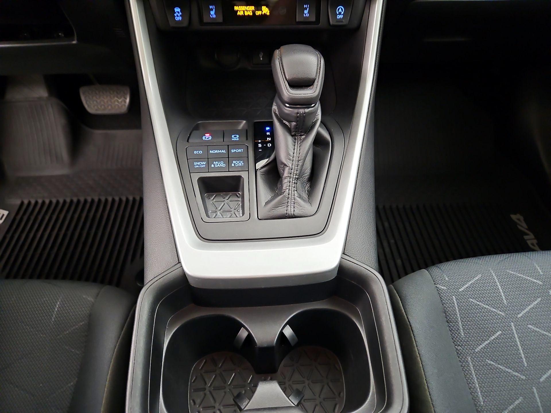 Thumbnail: 2021 Toyota RAV4 - 17