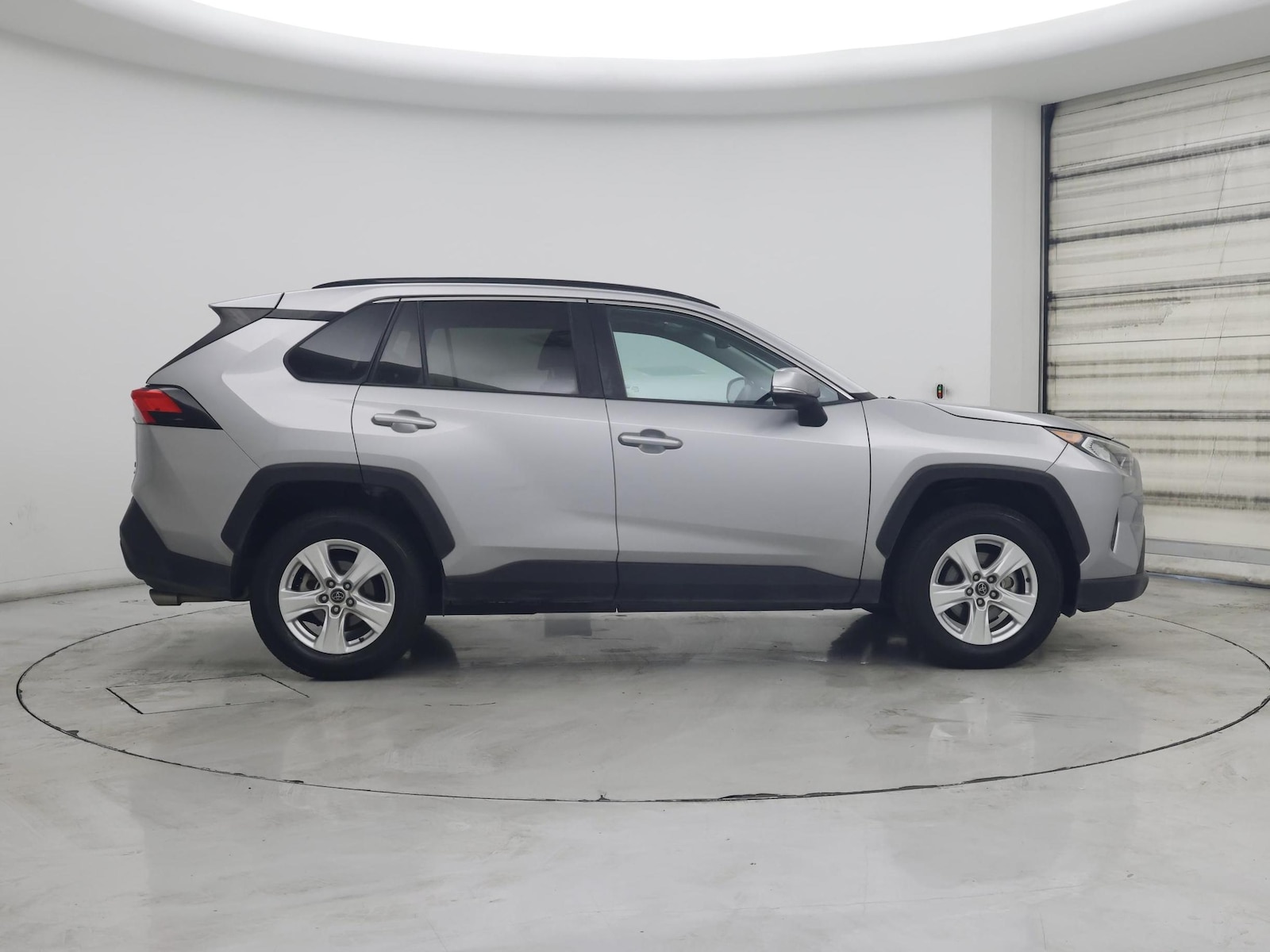 2021 Toyota RAV4 XLE - Photo 8