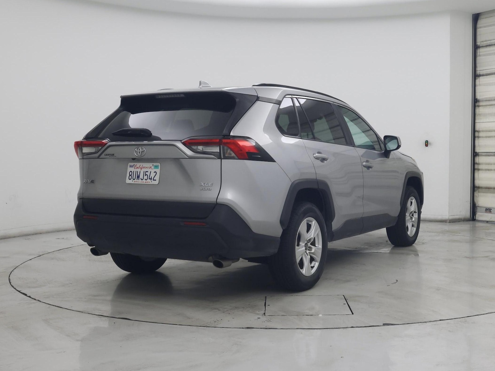 2021 Toyota RAV4 XLE - Photo 9