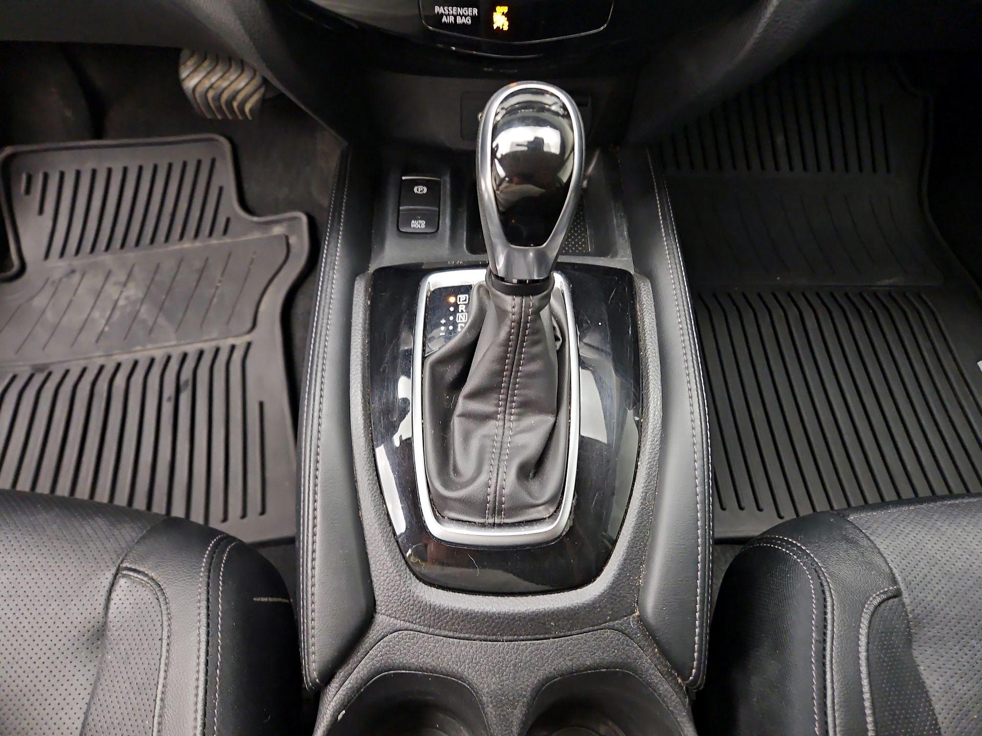 Thumbnail: 2019 Nissan Rogue - 18