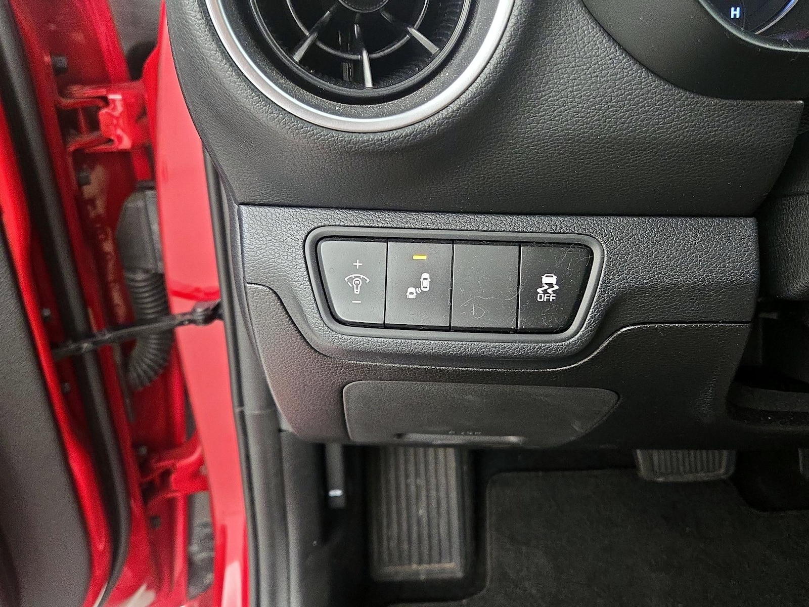 2023 Kia Forte LXS - Photo 14