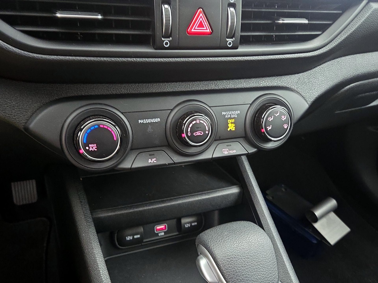 2023 Kia Forte LXS - Photo 17