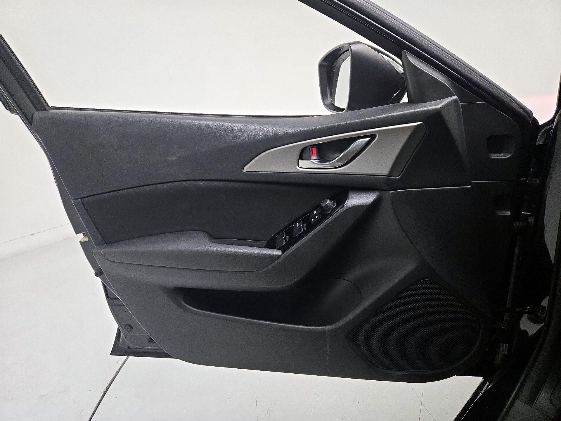 Thumbnail: 2017 Mazda Mazda3 - 10
