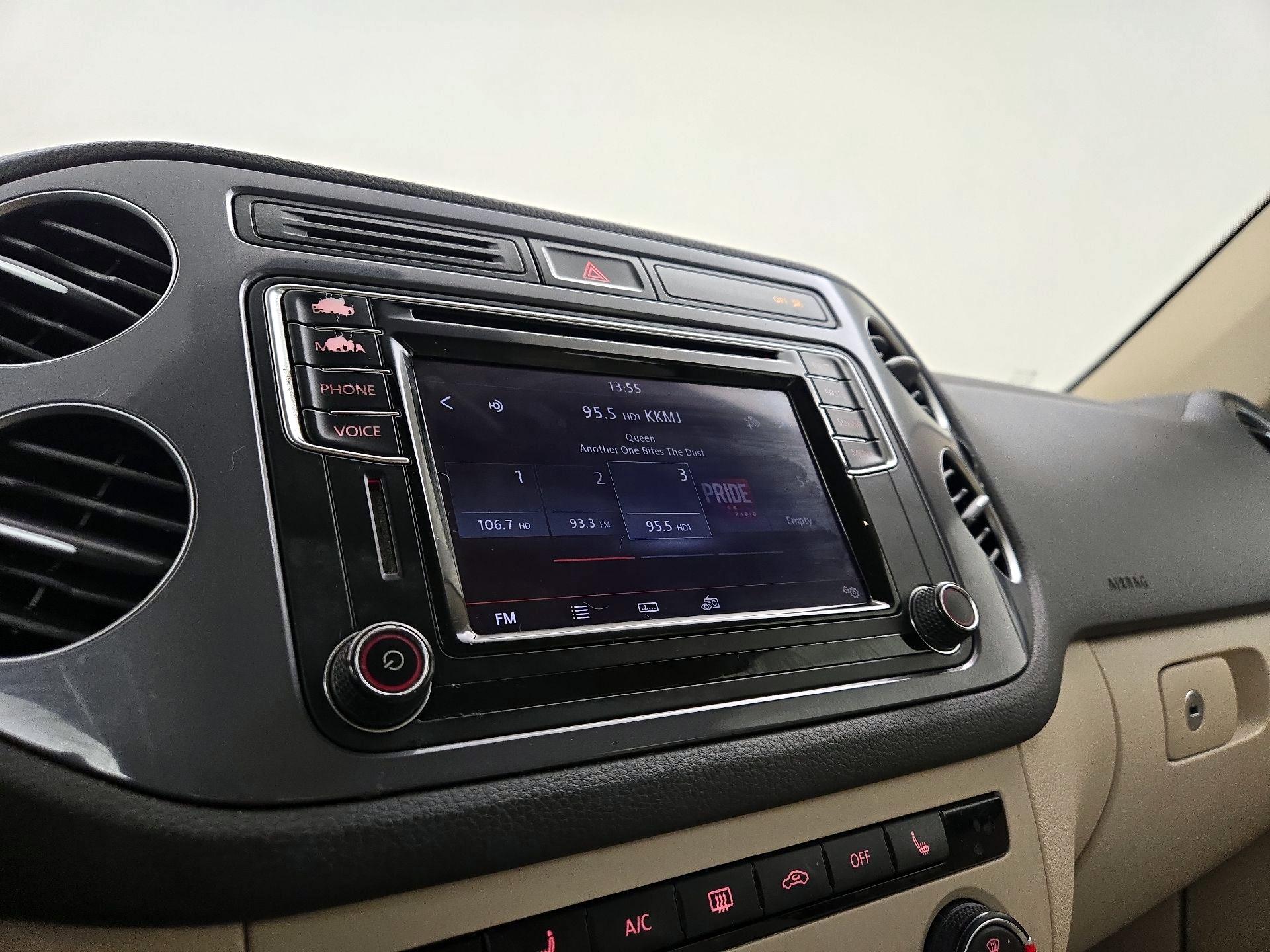 Thumbnail: 2017 Volkswagen Tiguan - 15