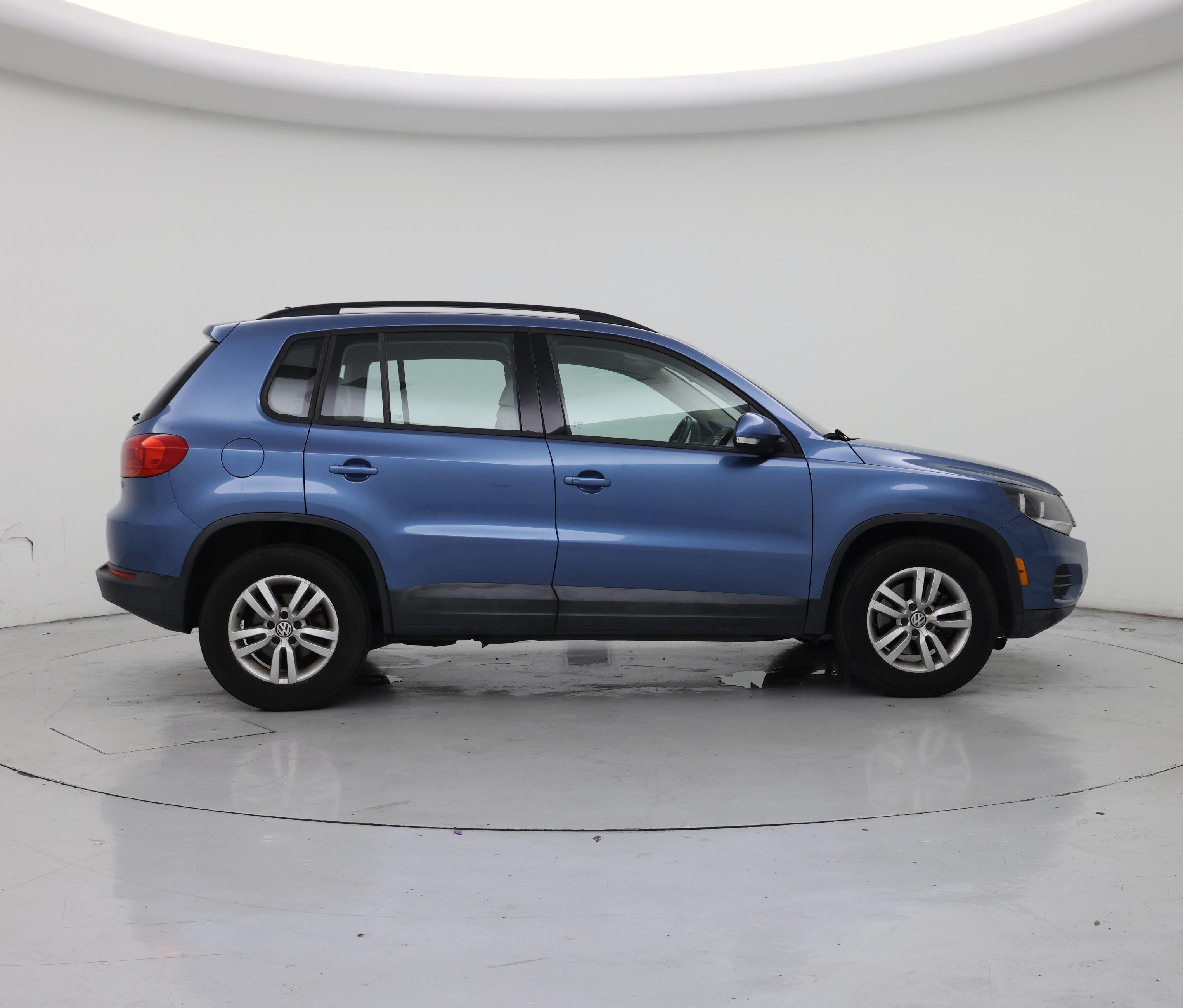 Thumbnail: 2017 Volkswagen Tiguan - 7