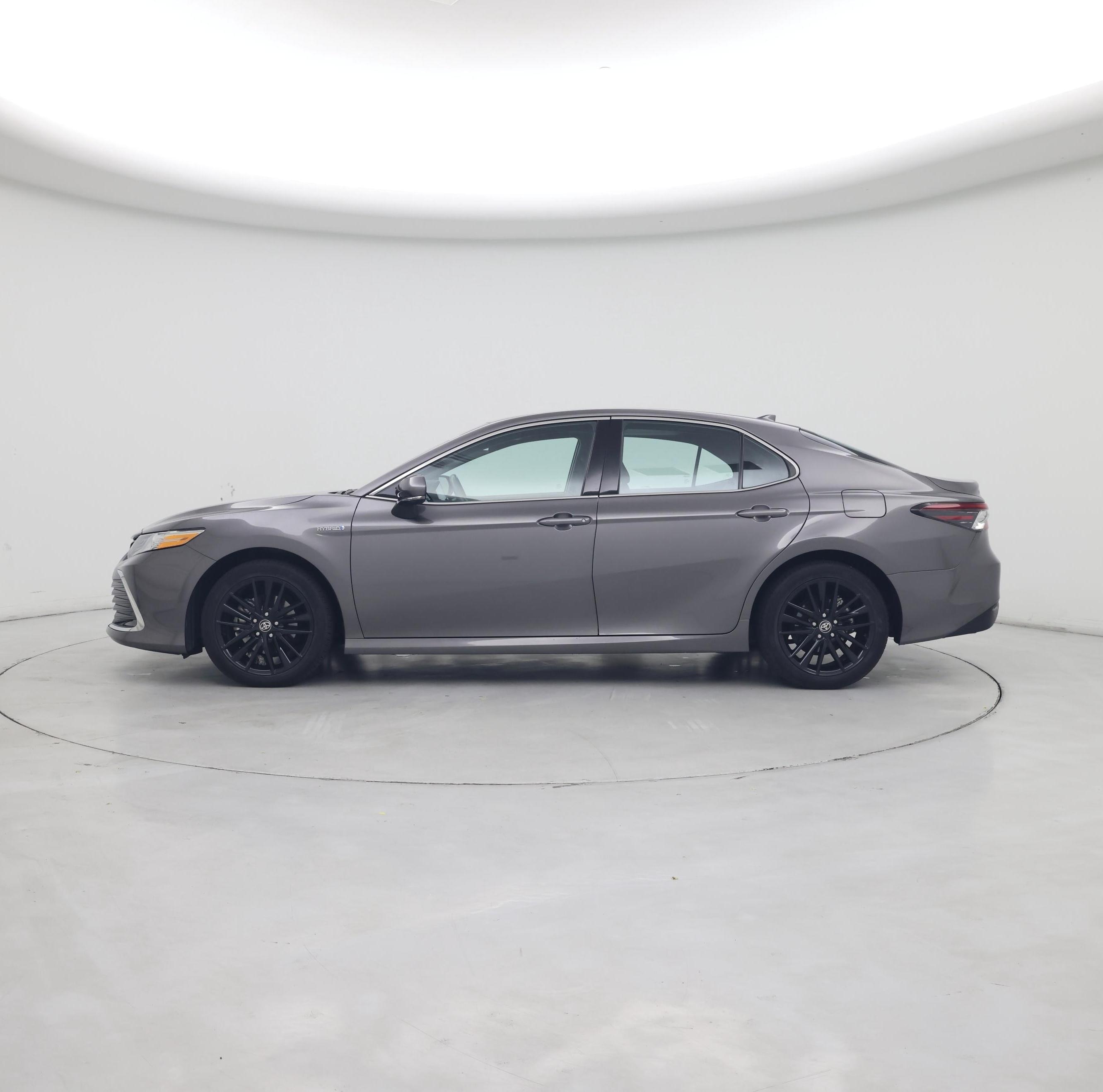 Thumbnail: 2021 Toyota Camry - 3