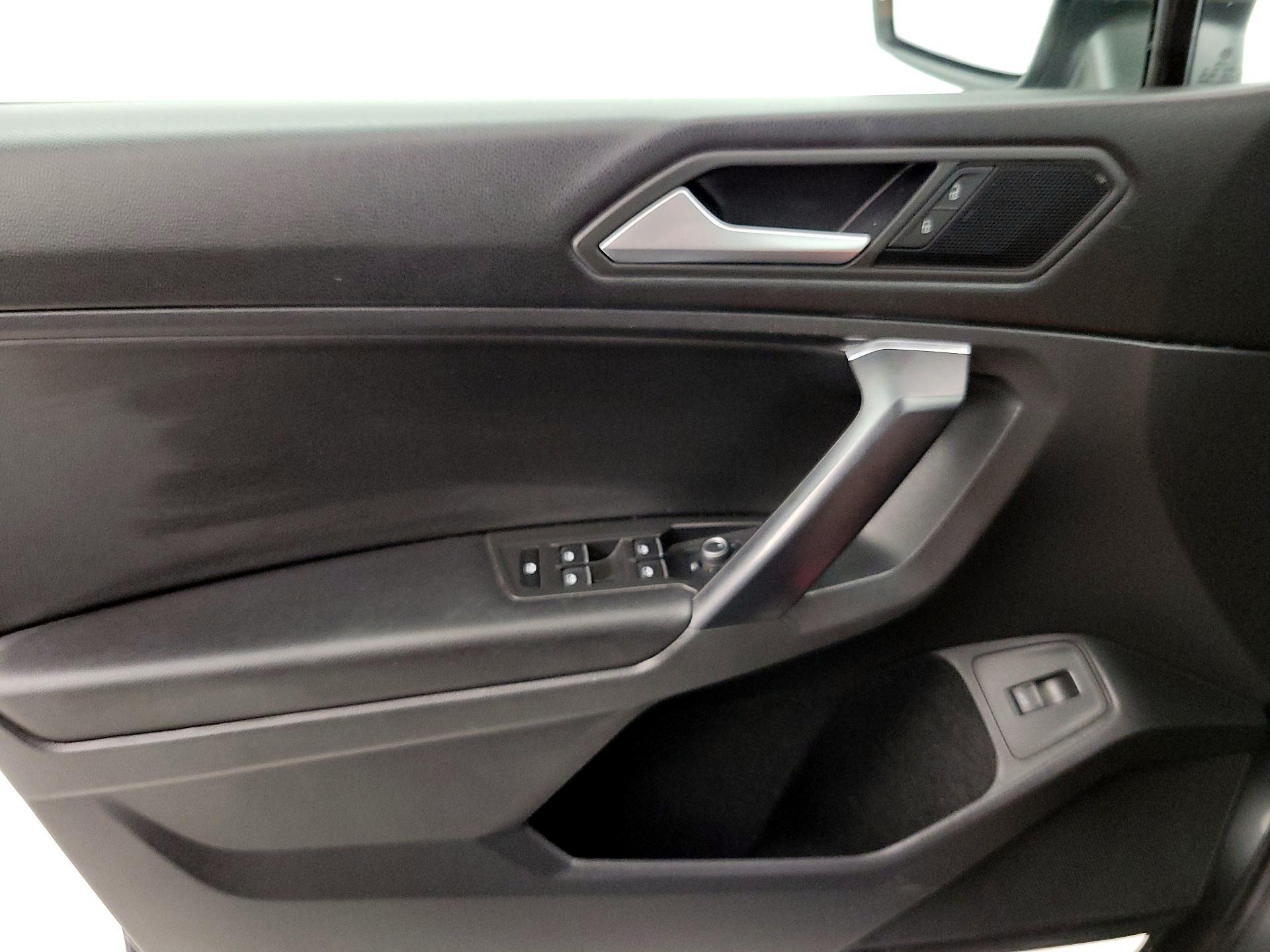 Thumbnail: 2021 Volkswagen Tiguan - 12