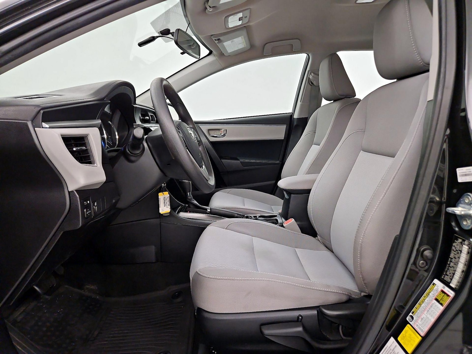 2016 Toyota Corolla LE - Photo 10
