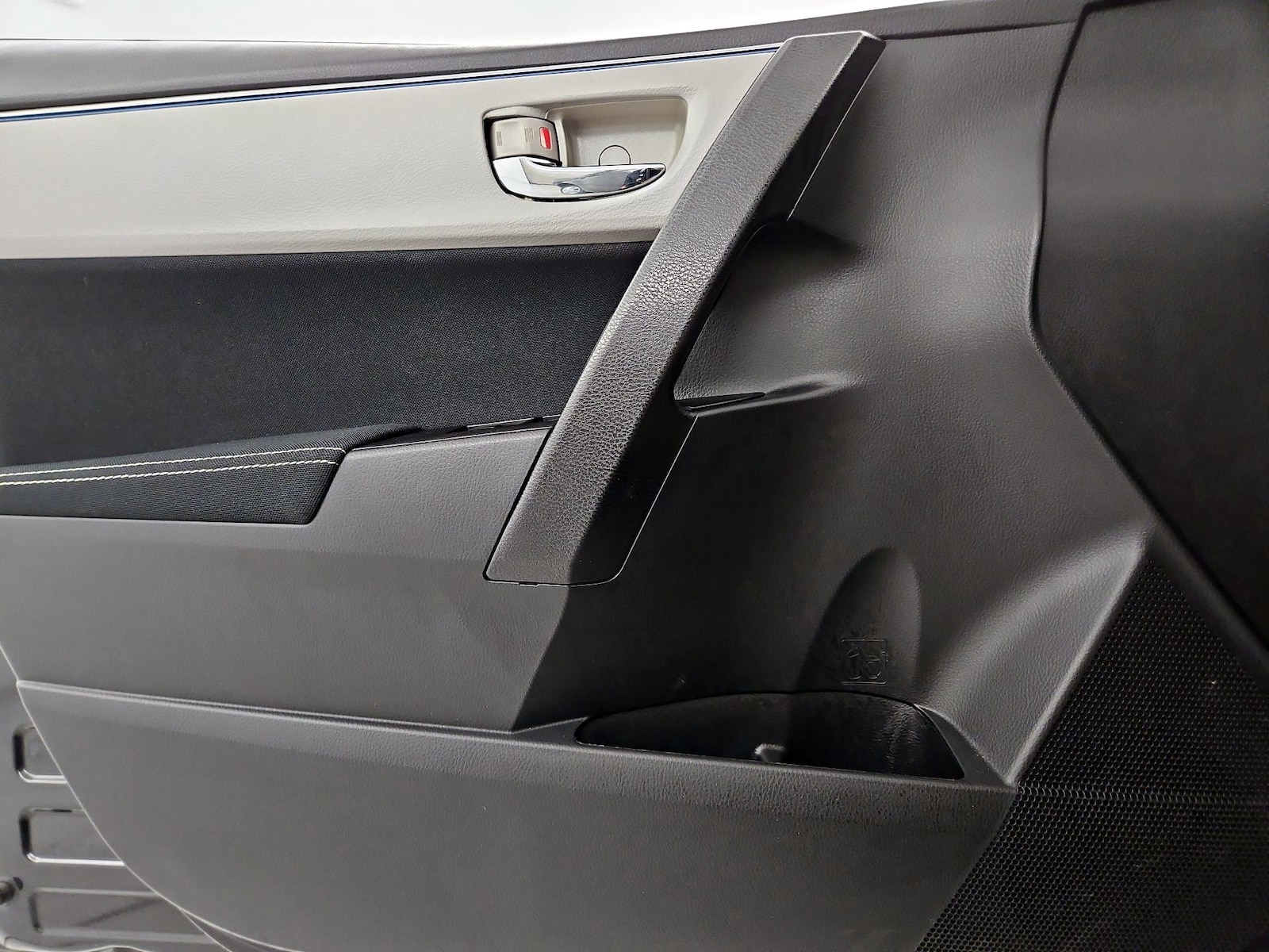 2016 Toyota Corolla LE - Photo 11