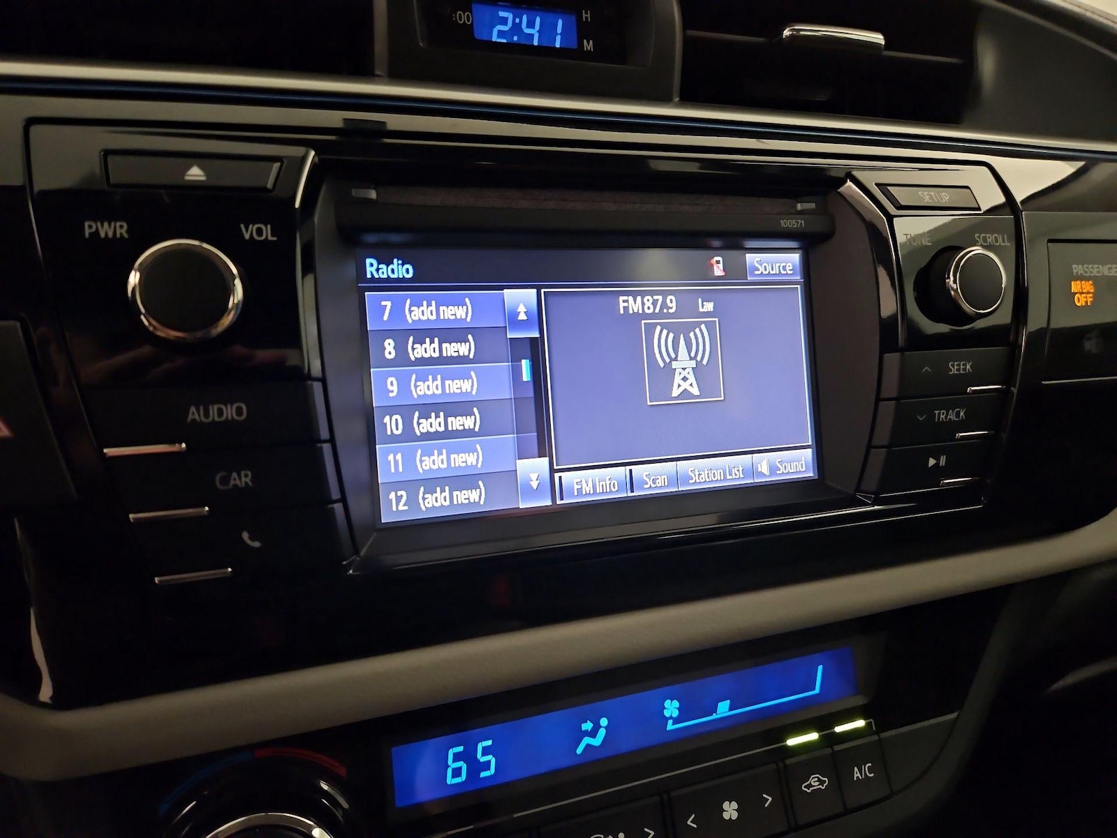 2016 Toyota Corolla LE - Photo 14