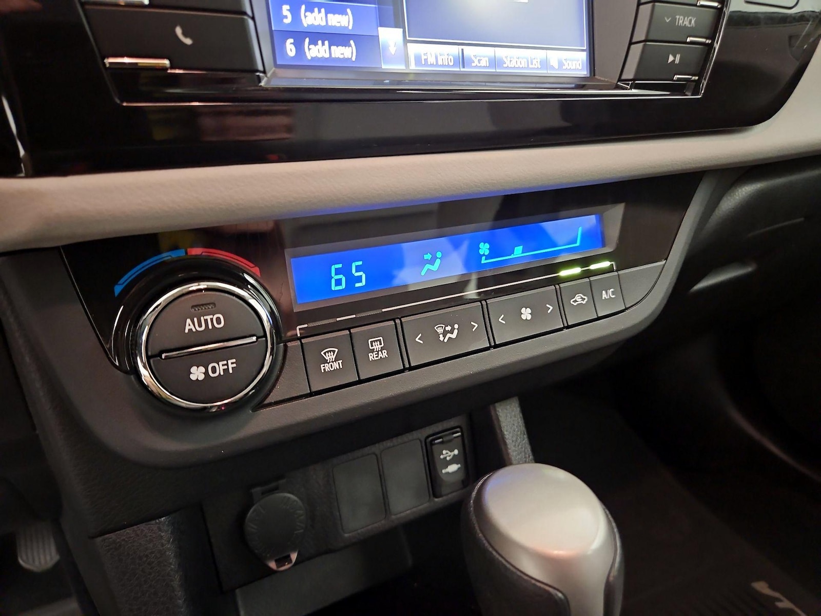 2016 Toyota Corolla LE - Photo 15
