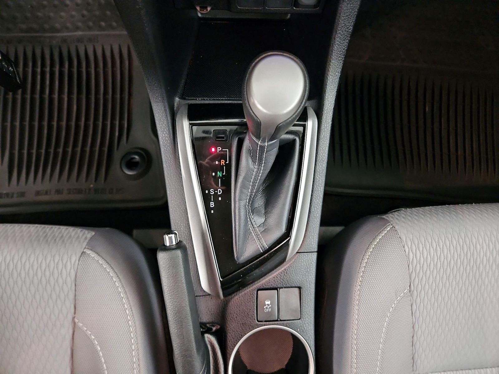2016 Toyota Corolla LE - Photo 16
