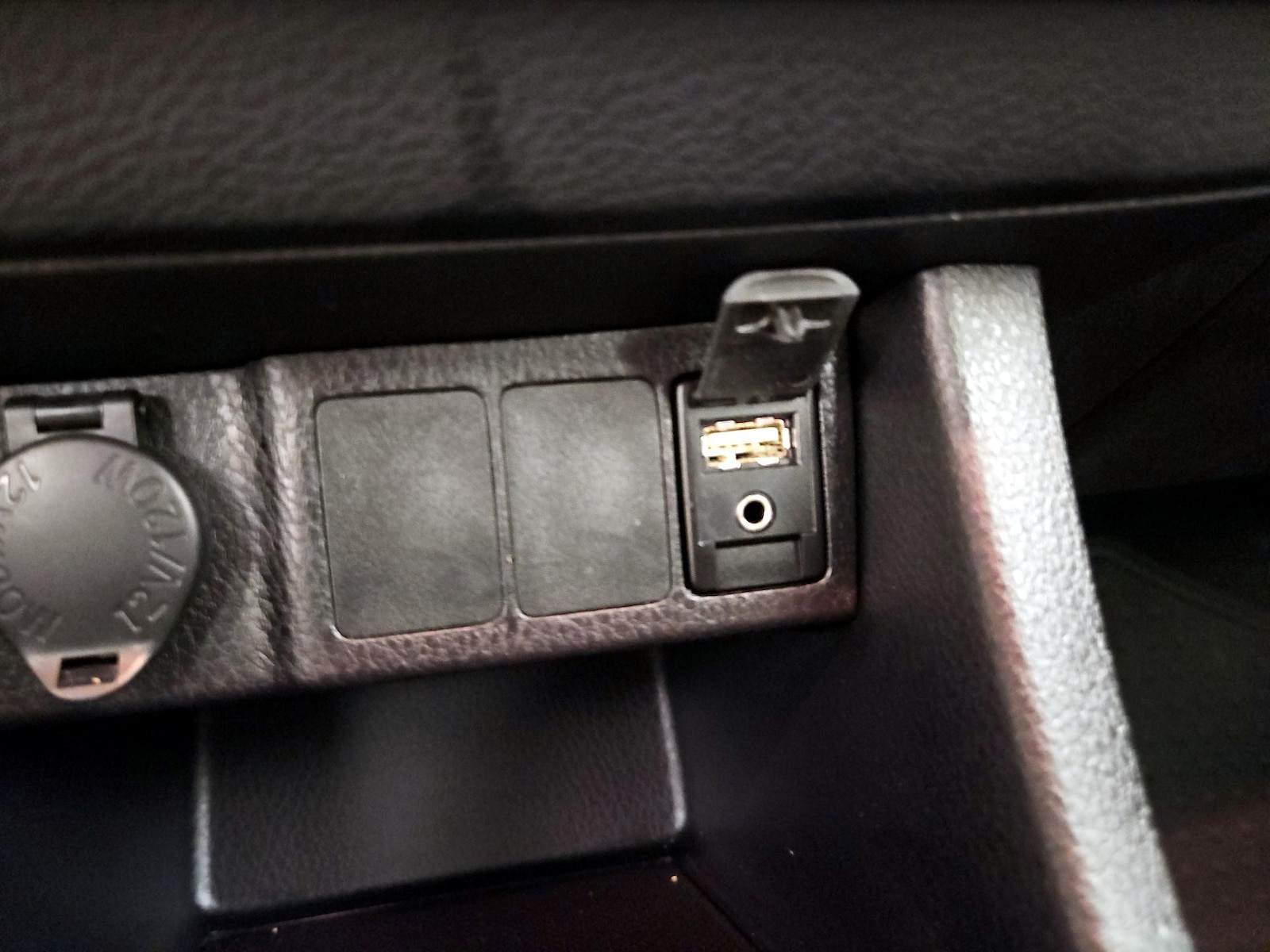 2016 Toyota Corolla LE - Photo 17