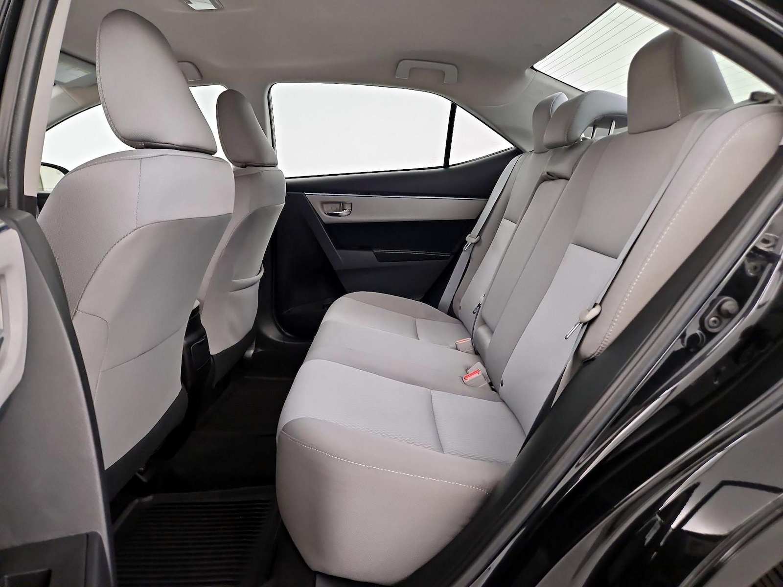 2016 Toyota Corolla LE - Photo 18