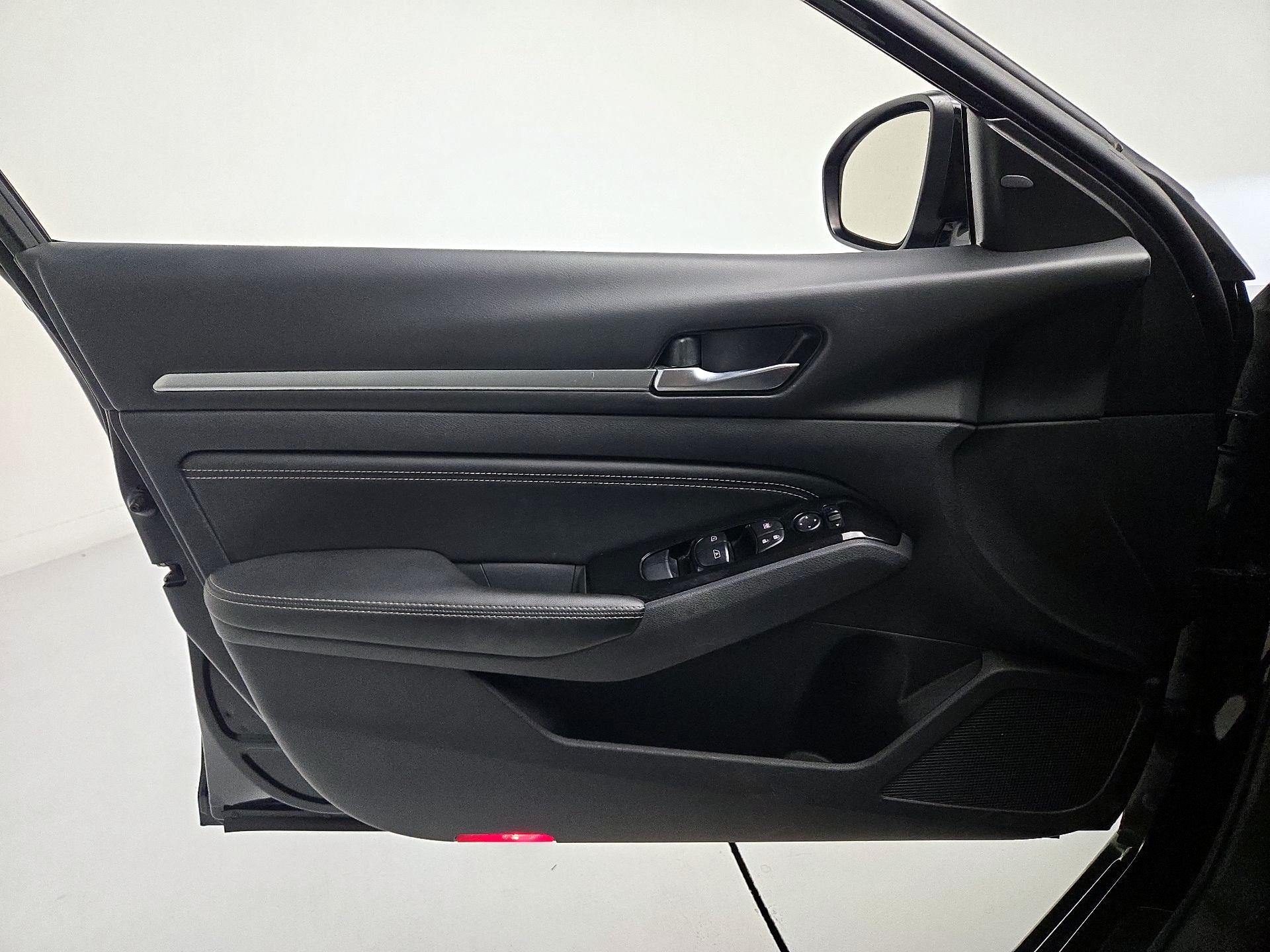 Thumbnail: 2020 Nissan Altima - 10