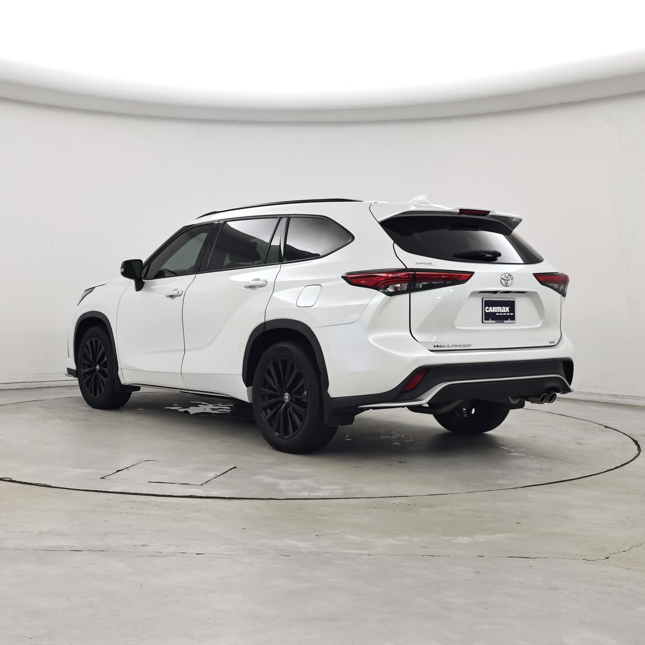 Thumbnail: 2023 Toyota Highlander - 2