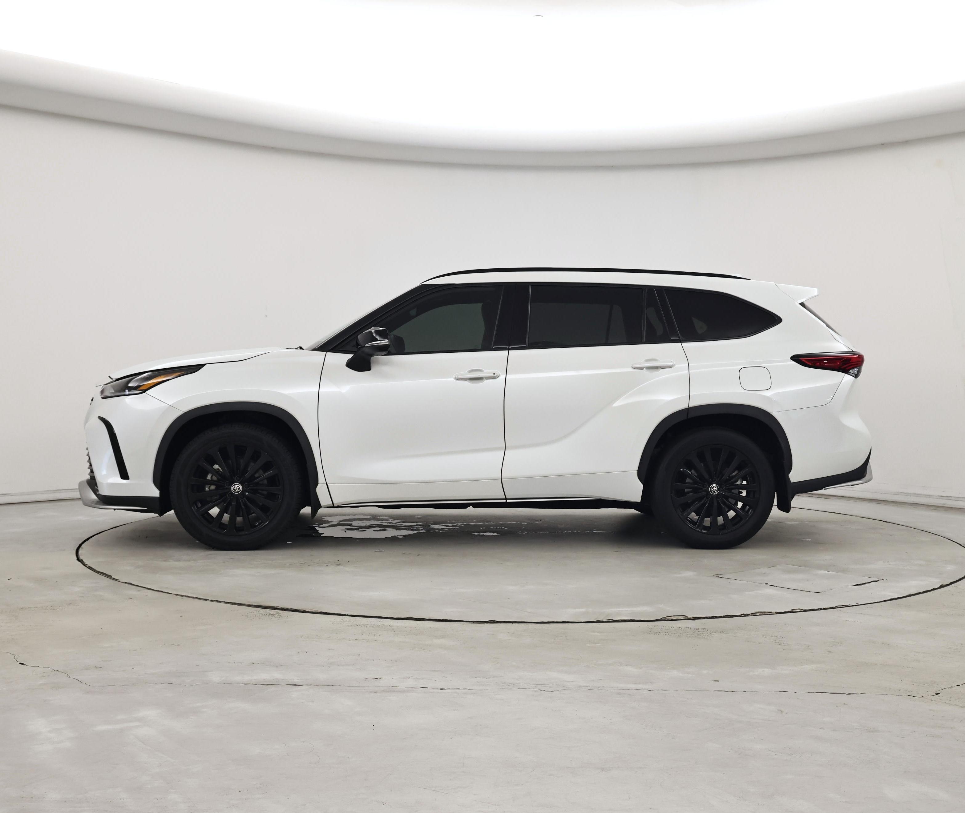 Thumbnail: 2023 Toyota Highlander - 3