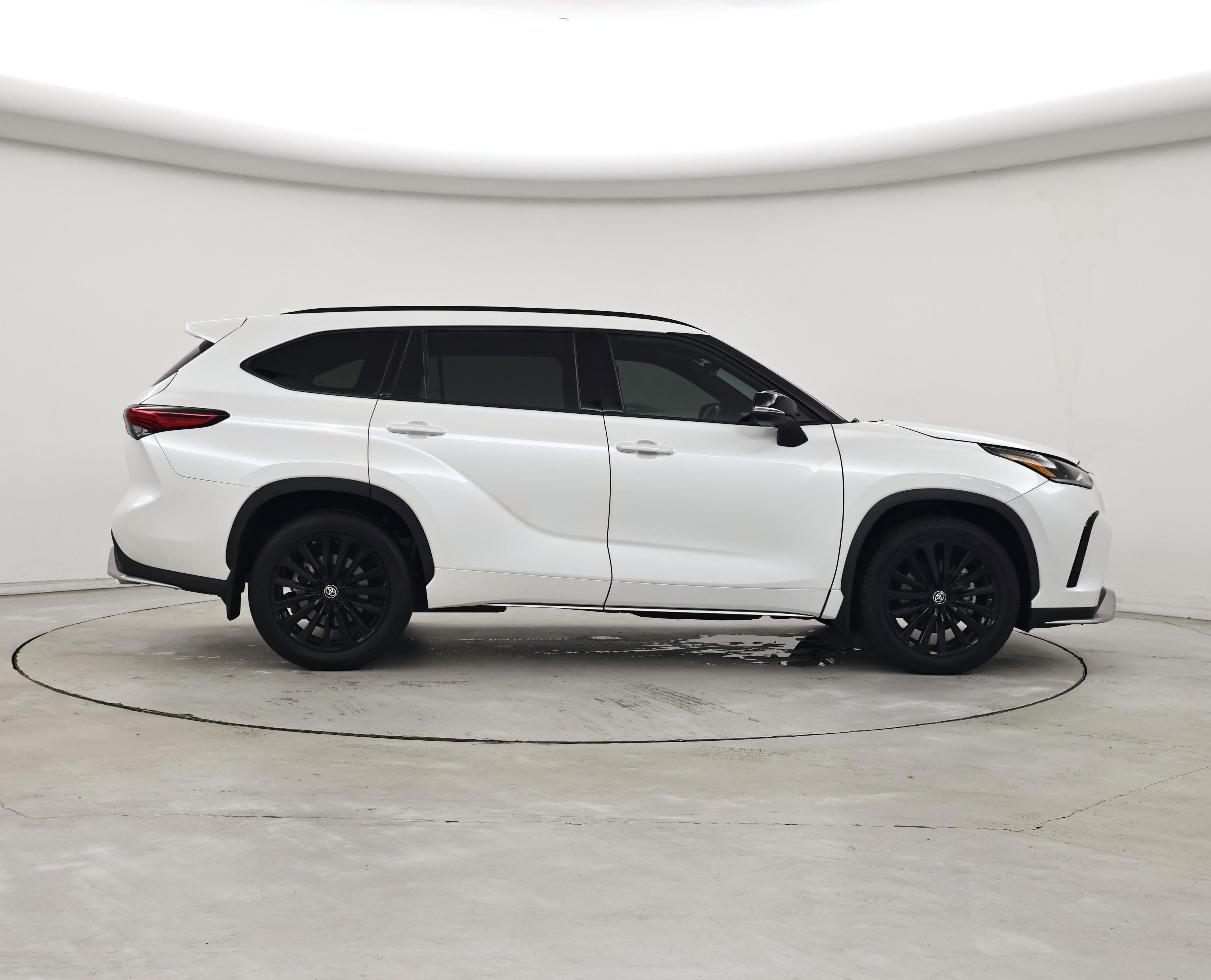 Thumbnail: 2023 Toyota Highlander - 7