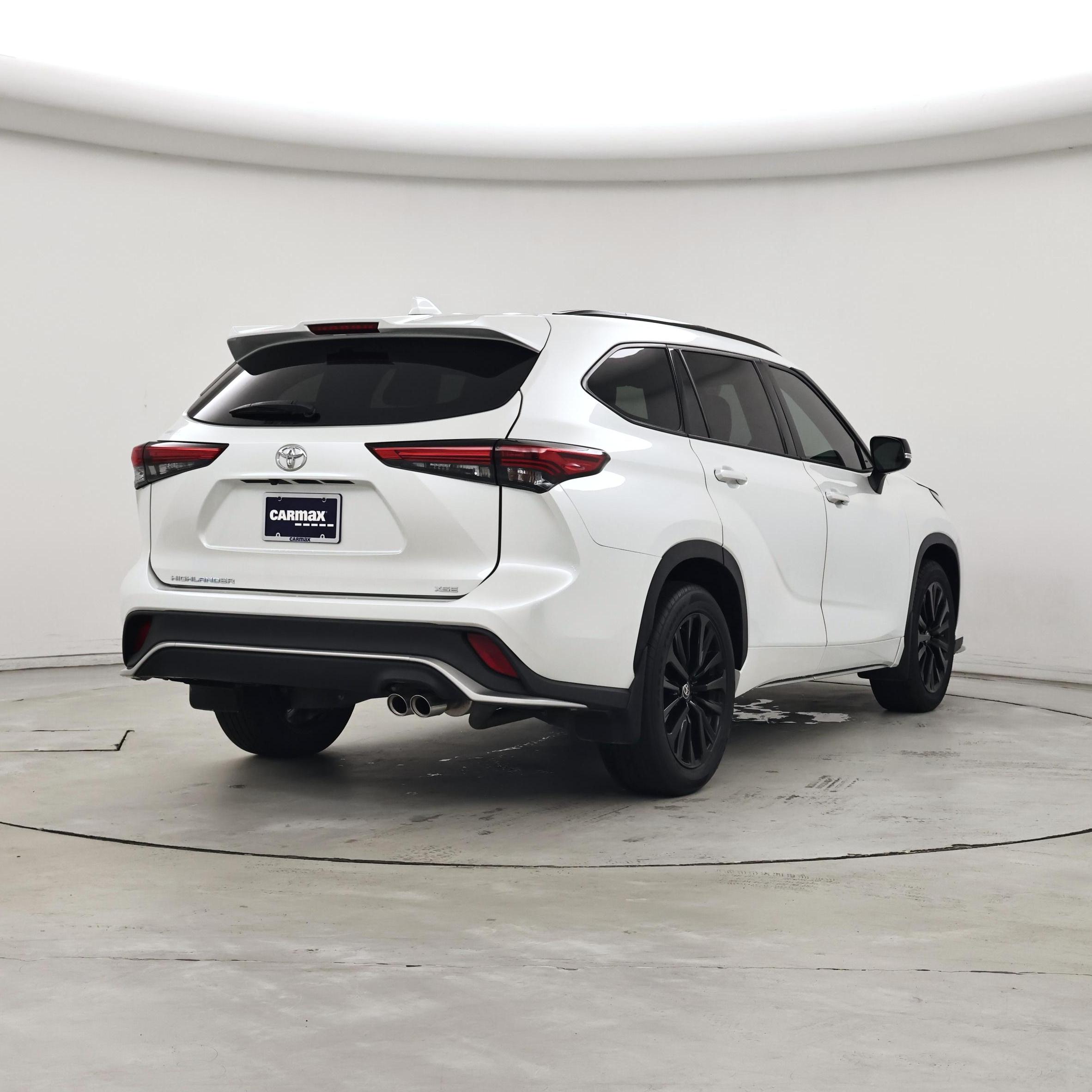Thumbnail: 2023 Toyota Highlander - 8