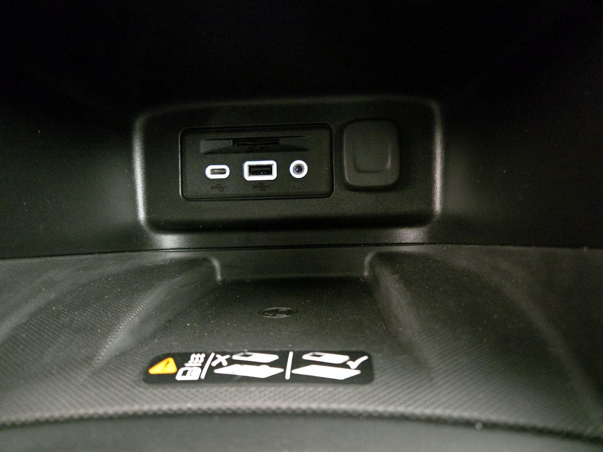 Thumbnail: 2019 Chevrolet Equinox - 18