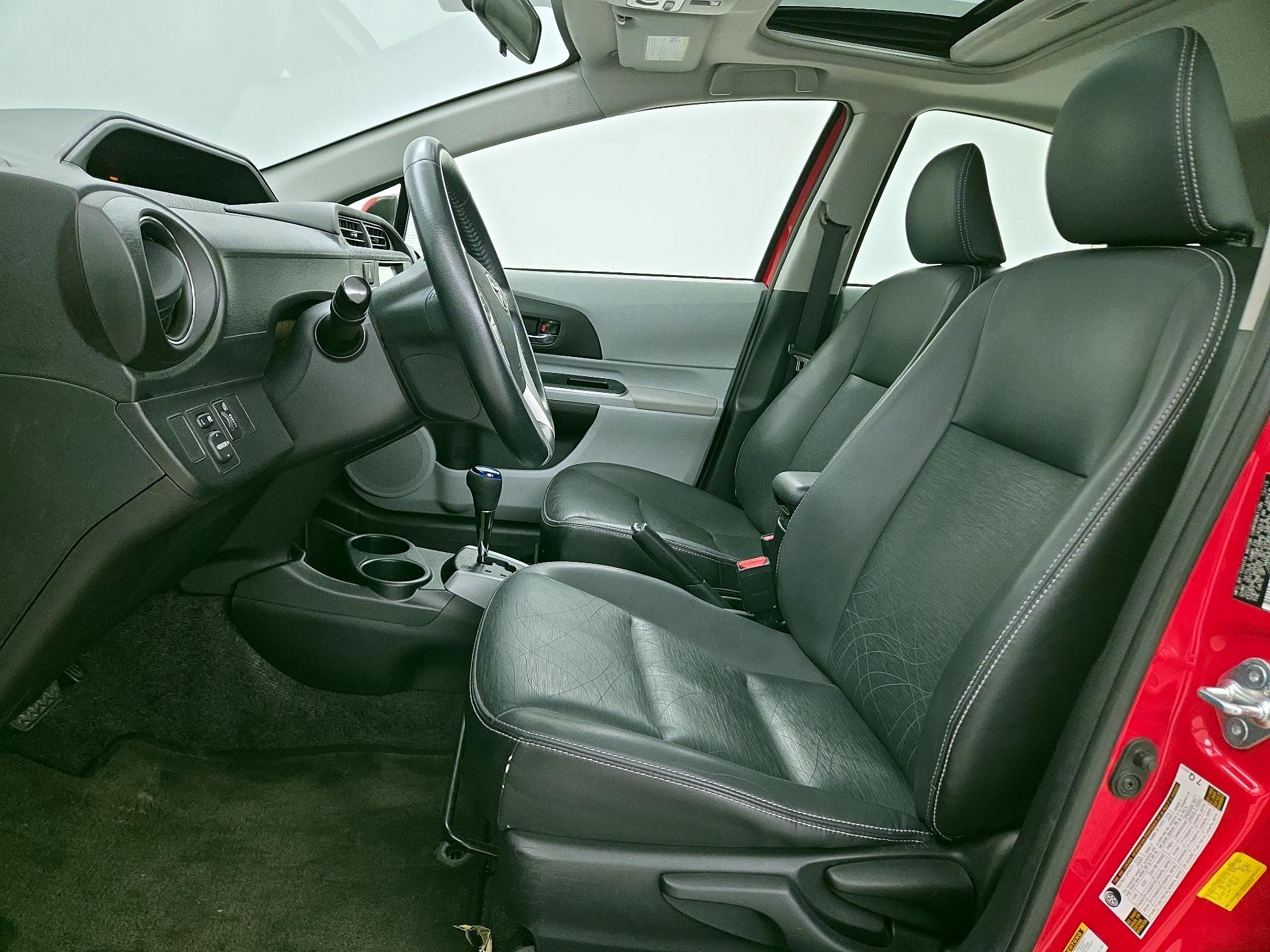 Thumbnail: 2014 Toyota Prius c - 11