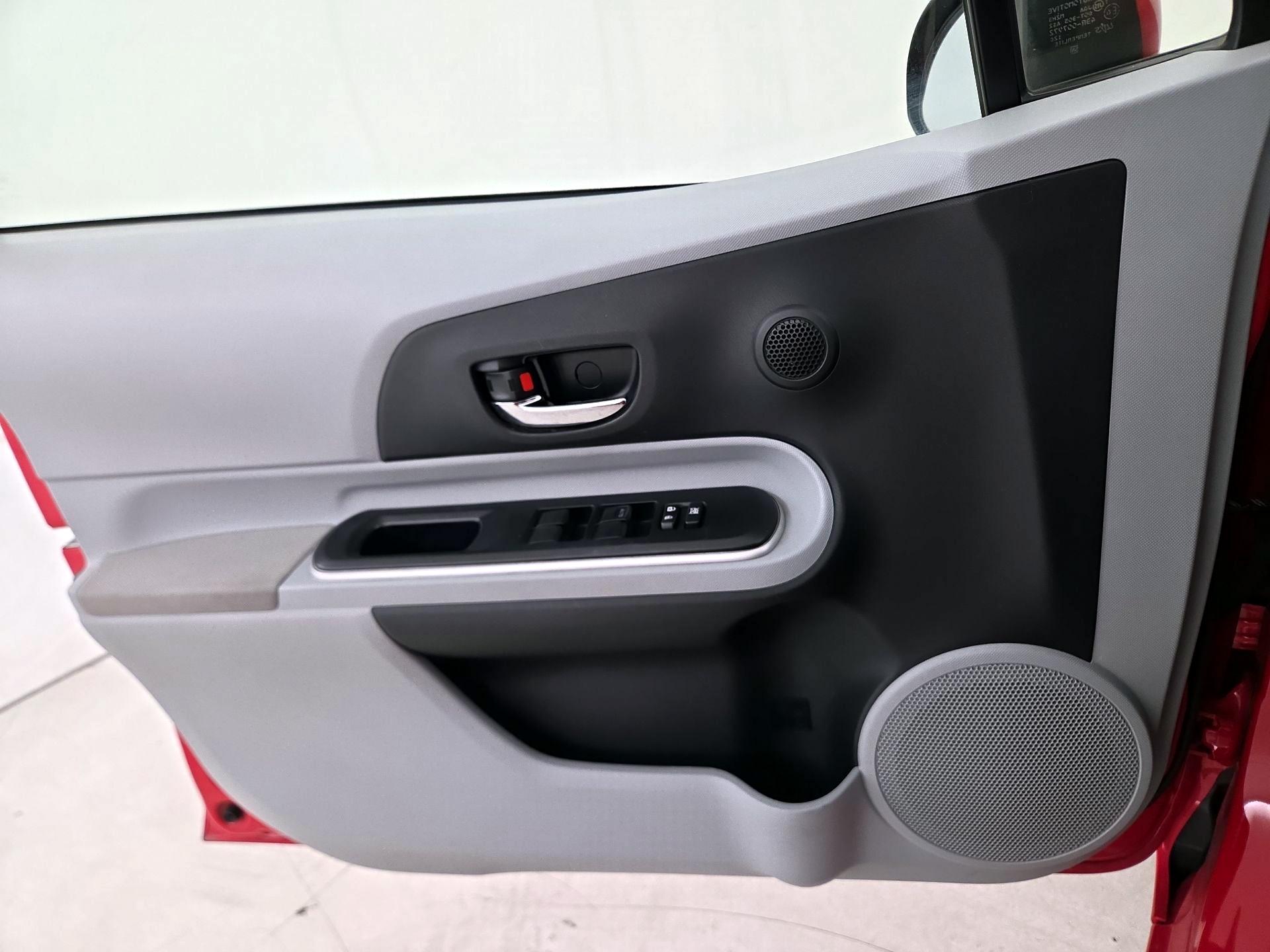 Thumbnail: 2014 Toyota Prius c - 12
