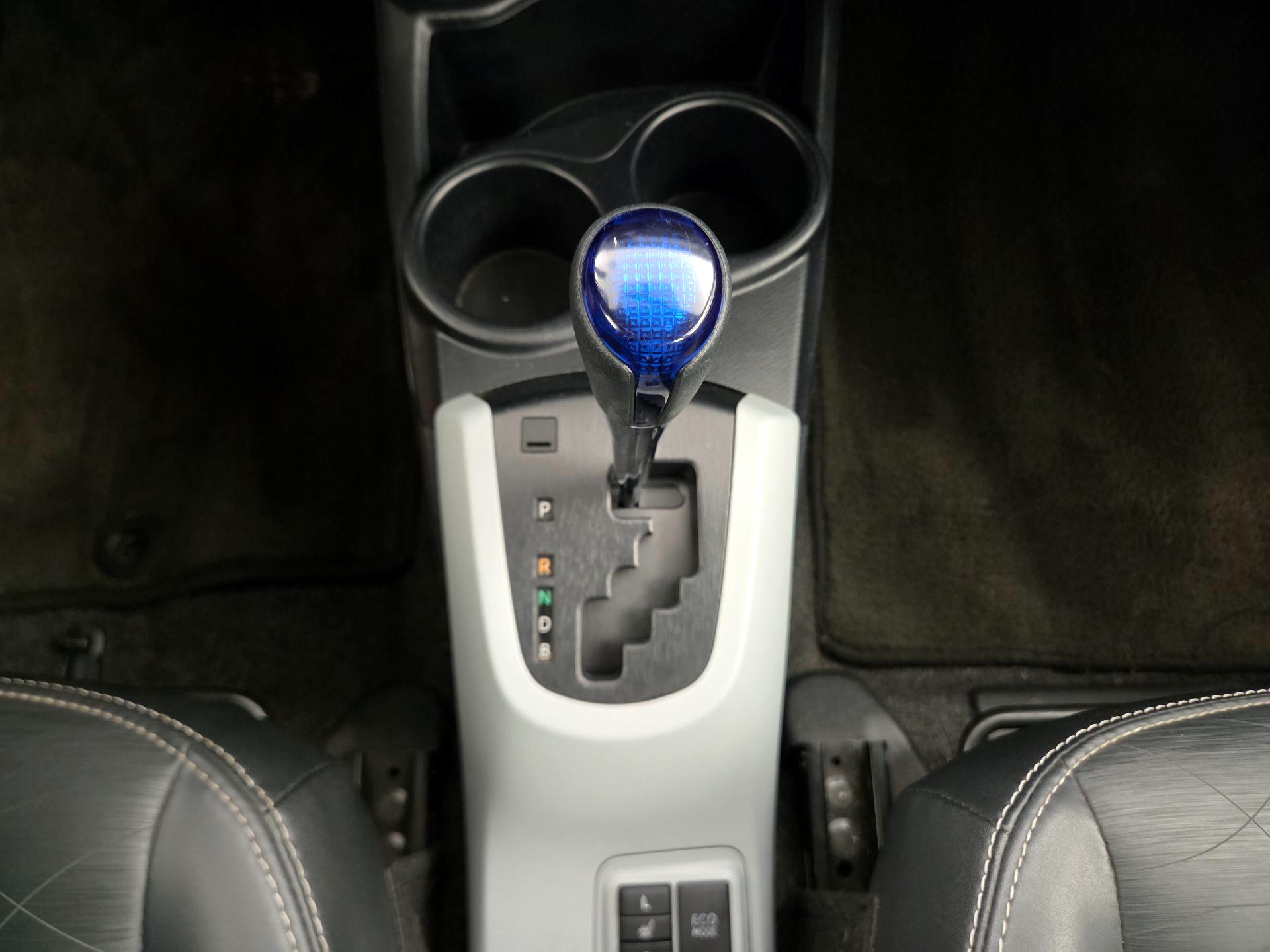 Thumbnail: 2014 Toyota Prius c - 16