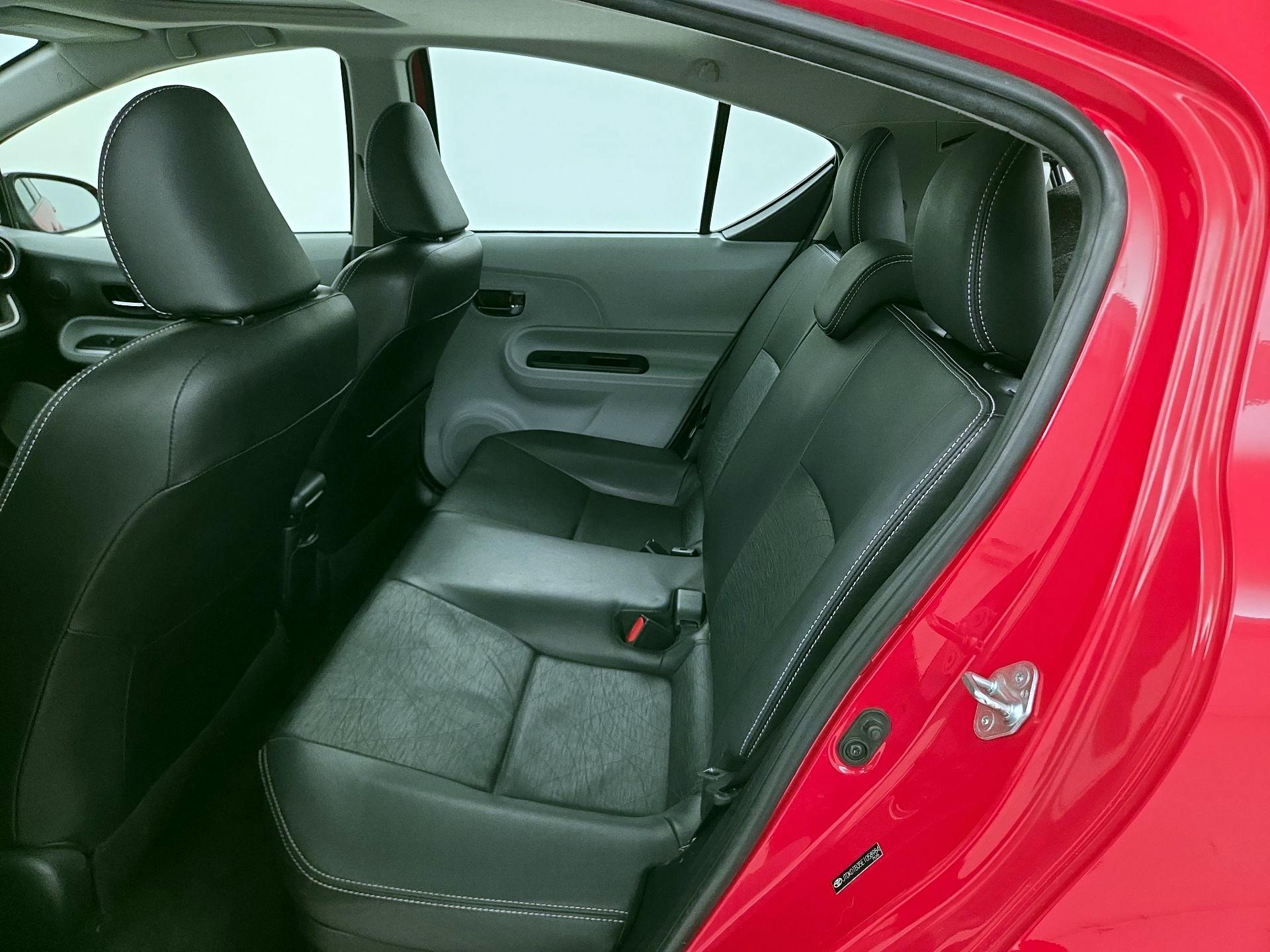 Thumbnail: 2014 Toyota Prius c - 19