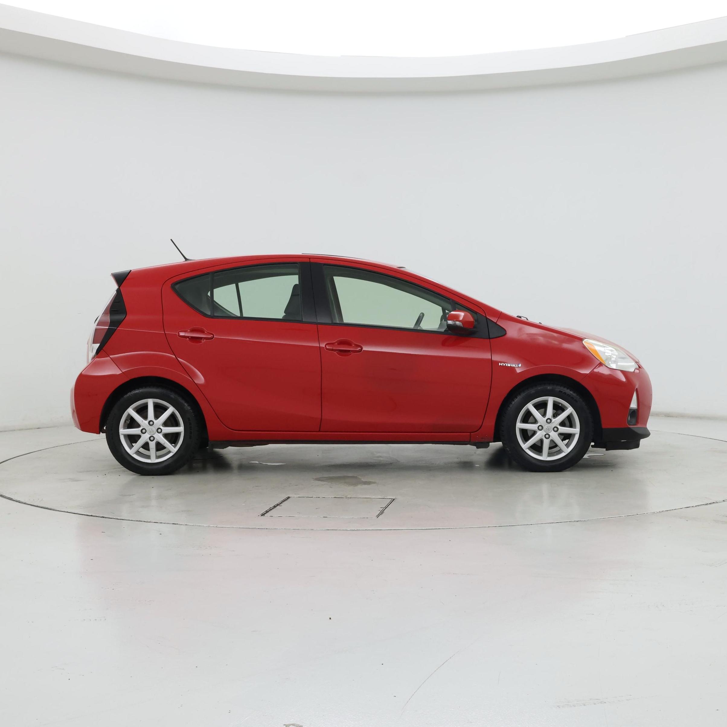 Thumbnail: 2014 Toyota Prius c - 7