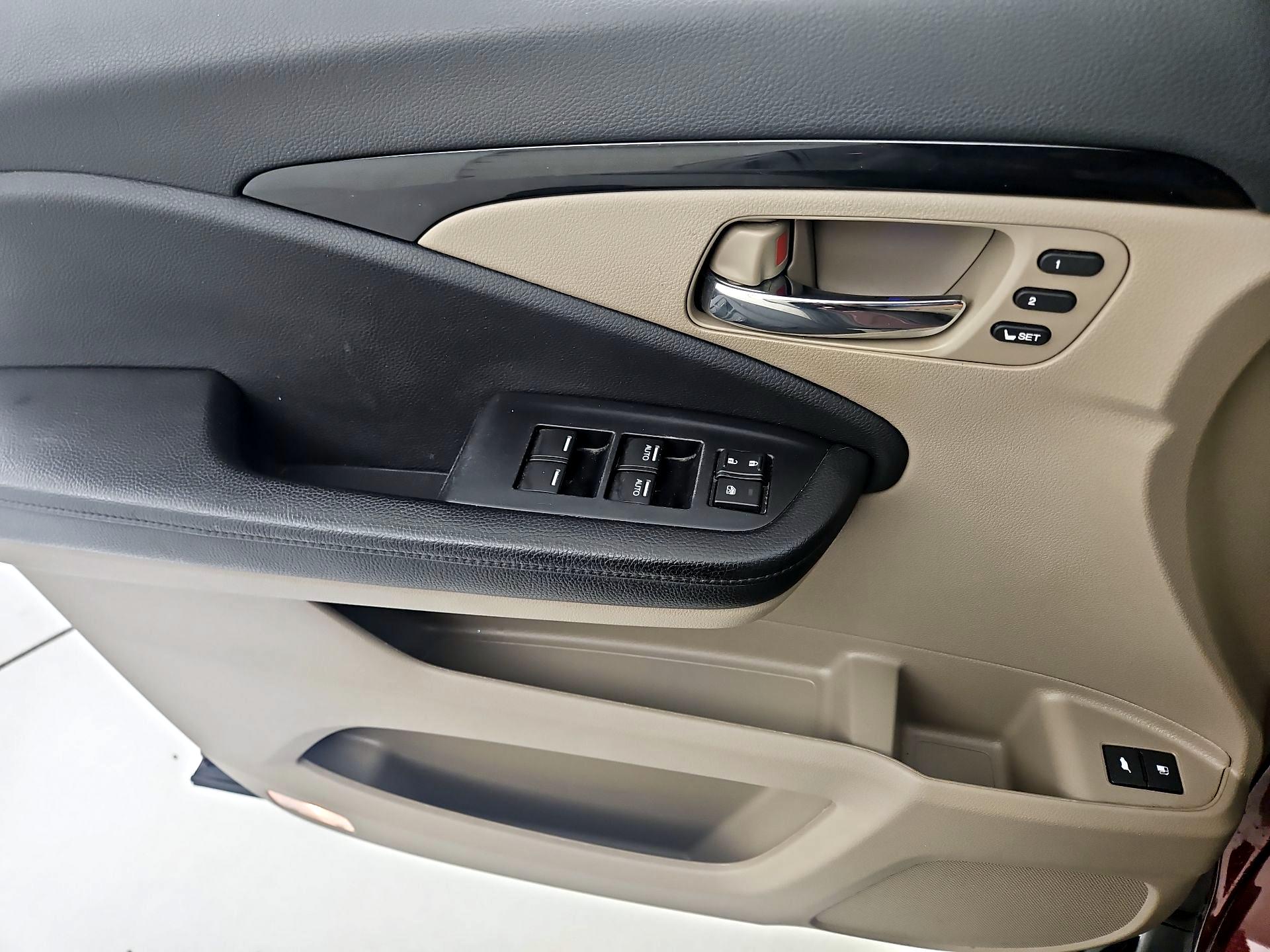 Thumbnail: 2020 Honda Pilot - 12