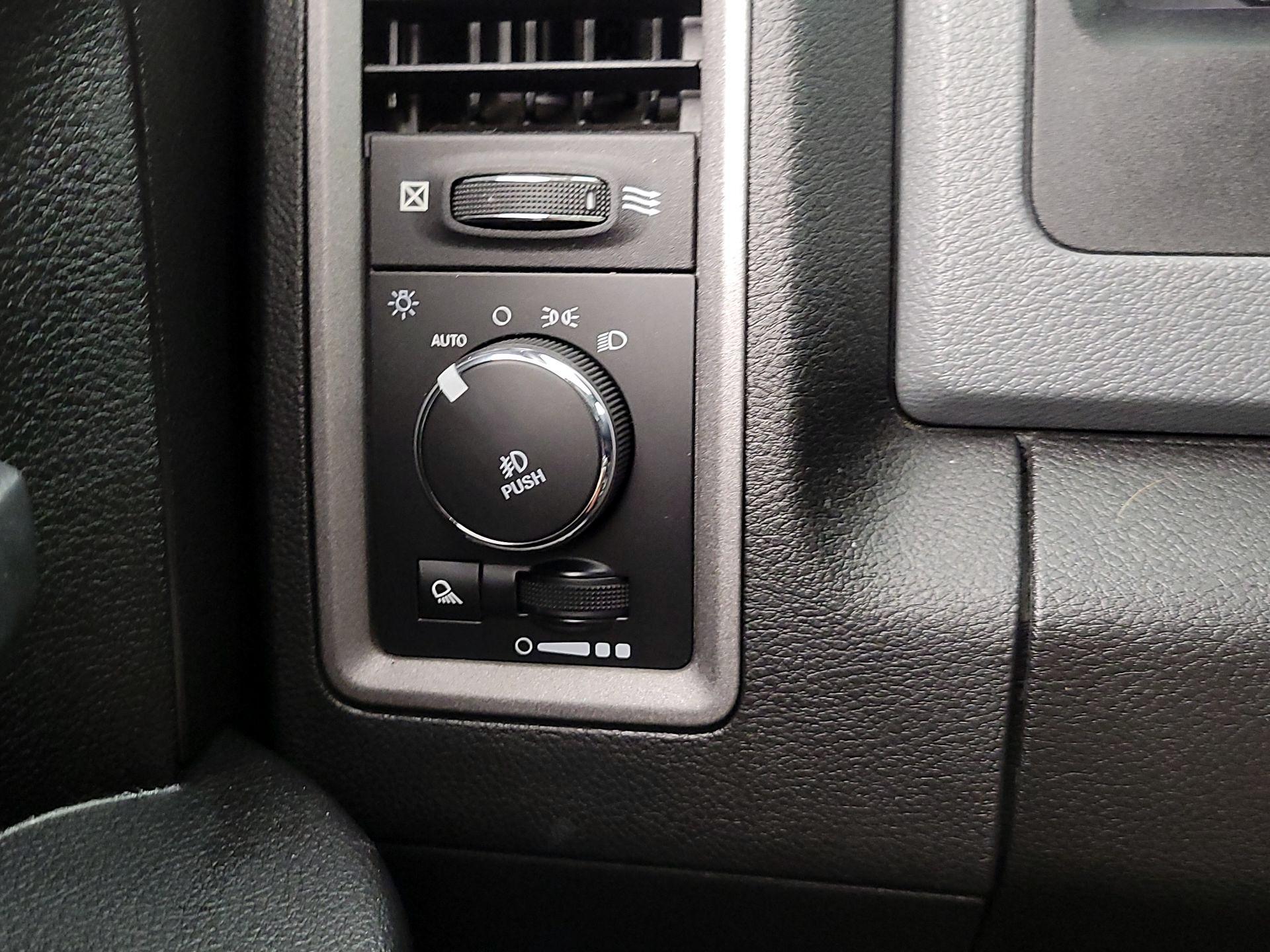 Thumbnail: 2019 RAM 1500 Classic - 13