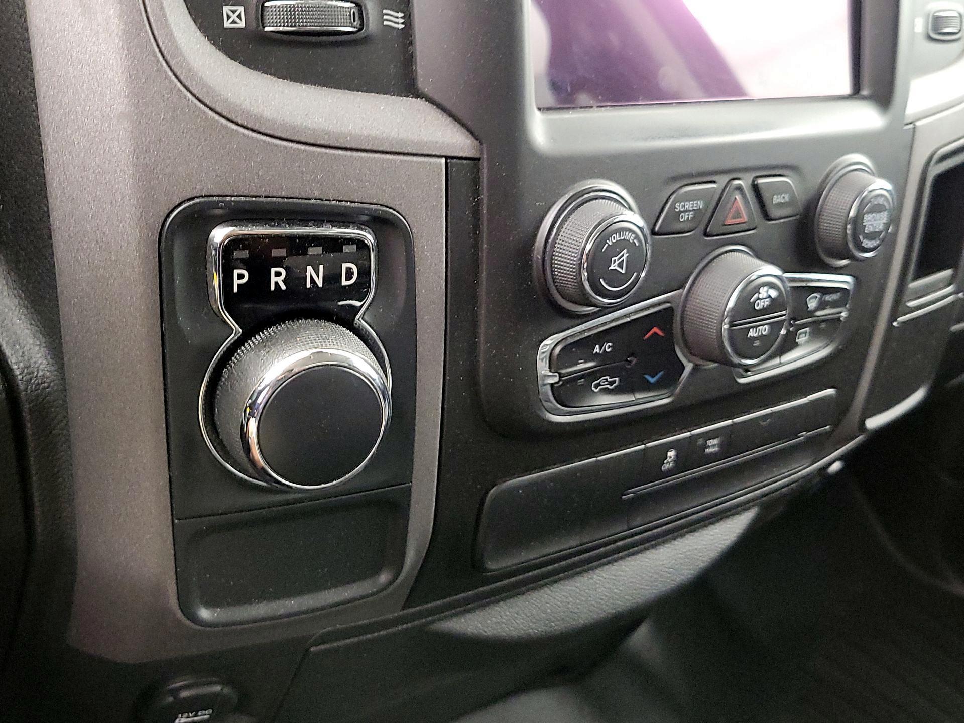 Thumbnail: 2019 RAM 1500 Classic - 17