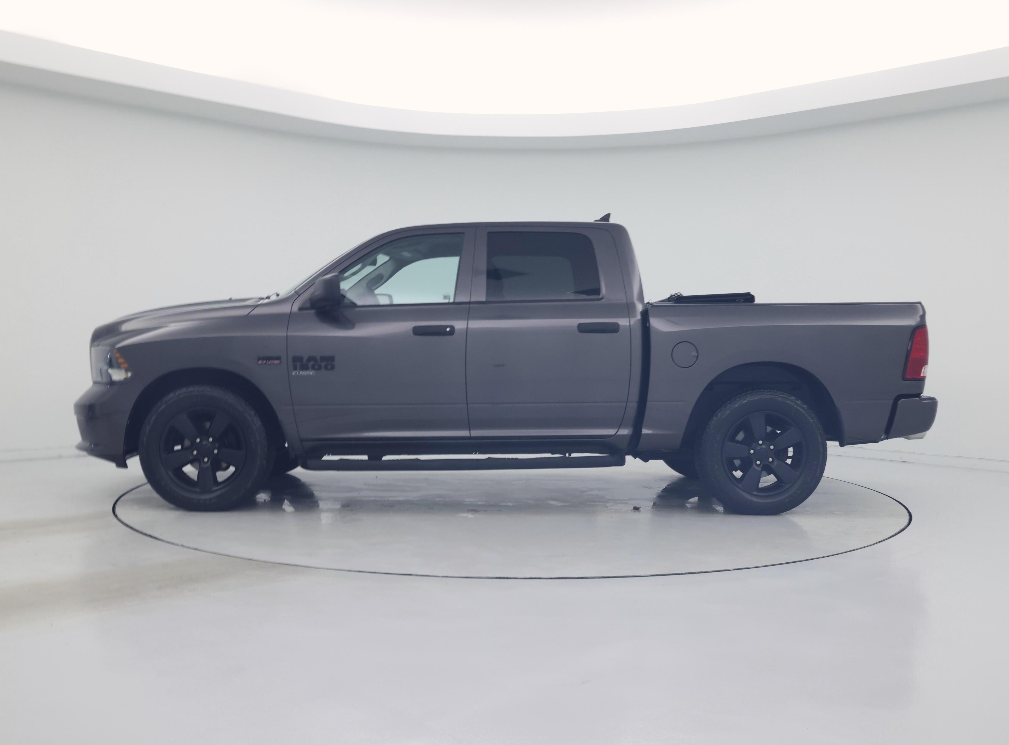 Thumbnail: 2019 RAM 1500 Classic - 3